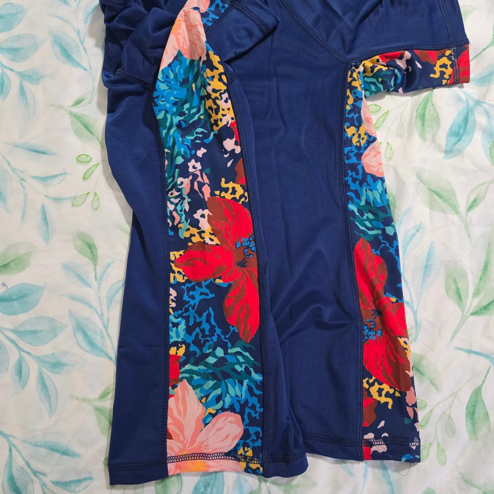 NWT Kanu Surf Women’s Marina Rashguard Swim Shirt Top Featuri Size S