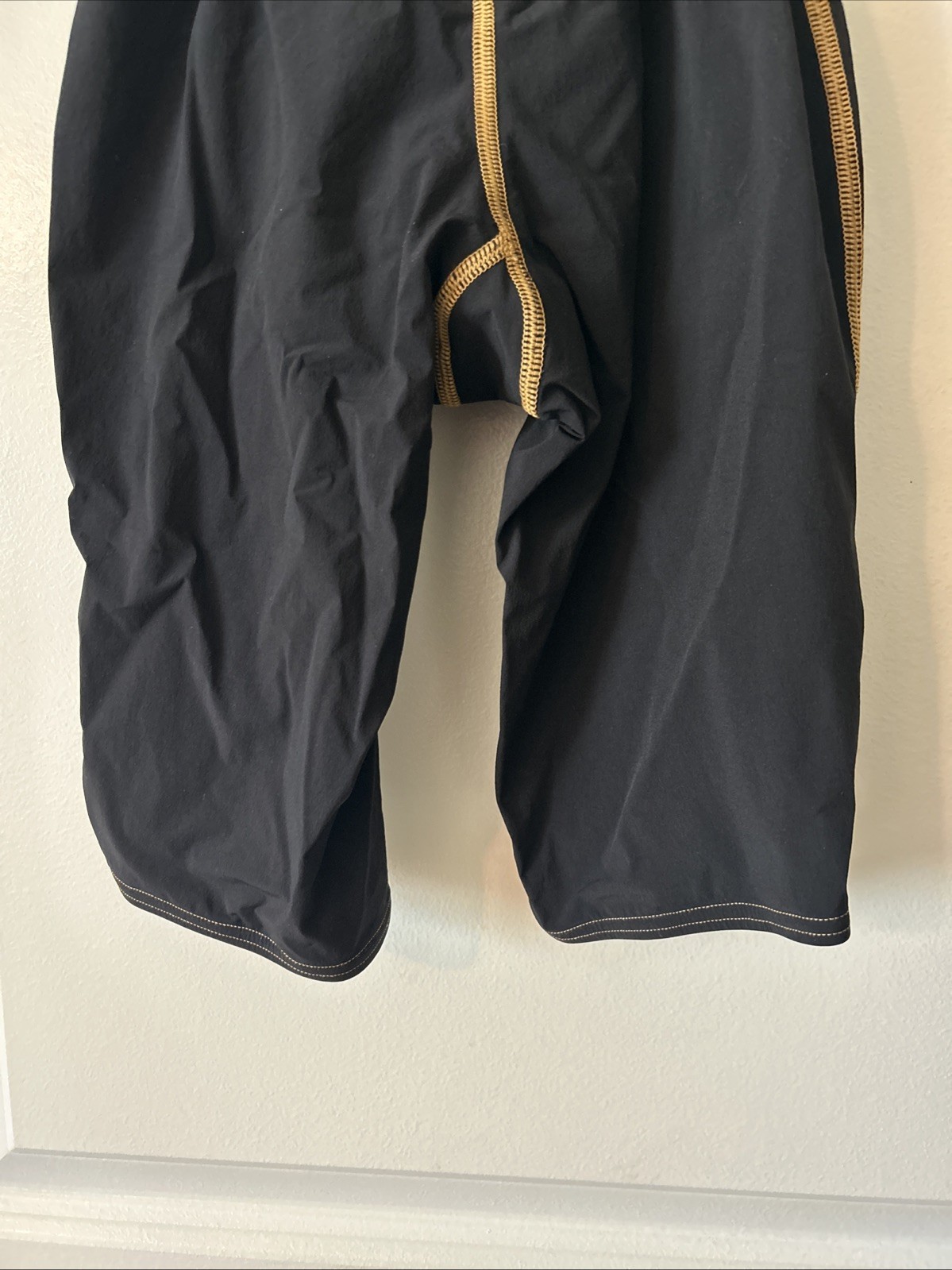 Speedo SIZE 23 – Lzr Racer Pro Recordbreaker Kneeskin Blk/Gold Trim – PRE-OWNED