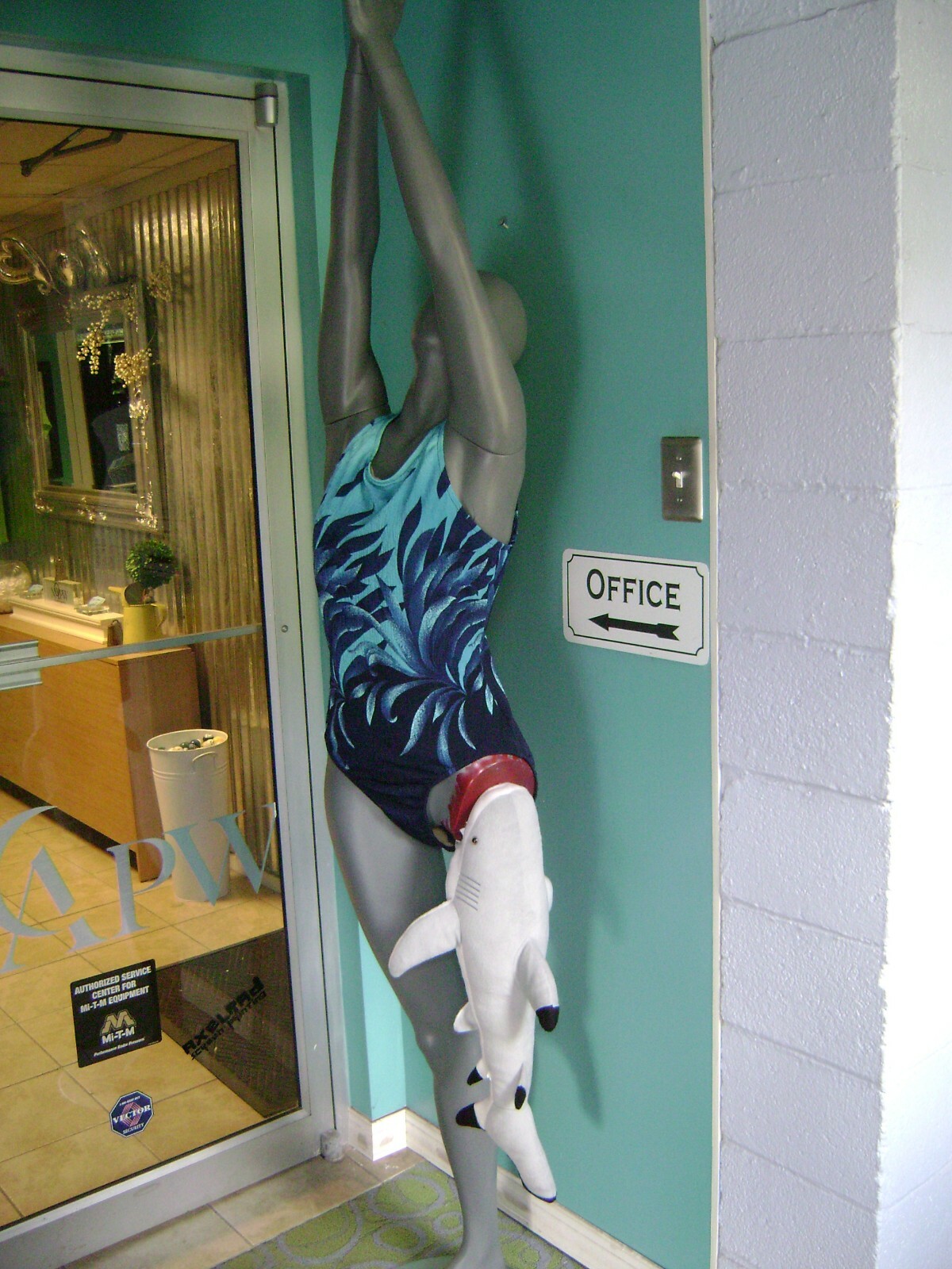 GRAY MANNEQUIN FEMALE POSED W/ BEACH SHARK LEG