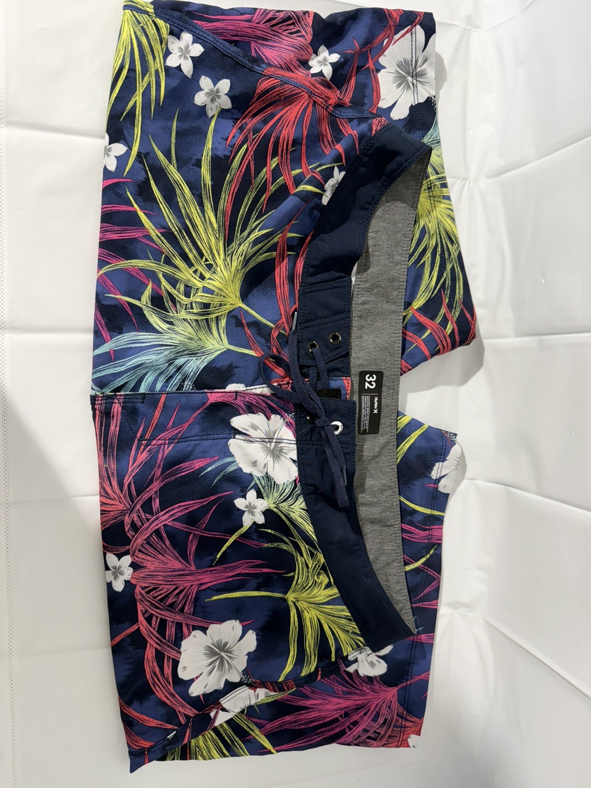 Hurley Weekender Board Swim Shorts – Men’s size 32