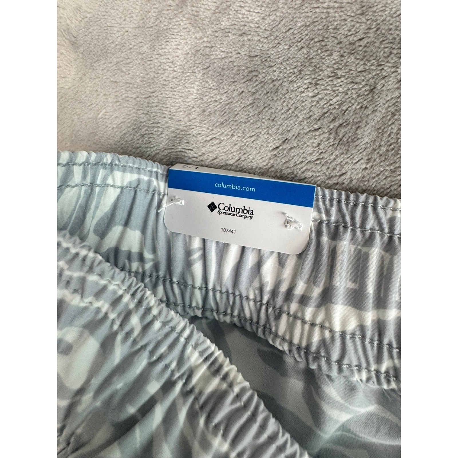 Columbia Women’s Super Clearwater Shores Water Shorts Size L Grey Leaf Print