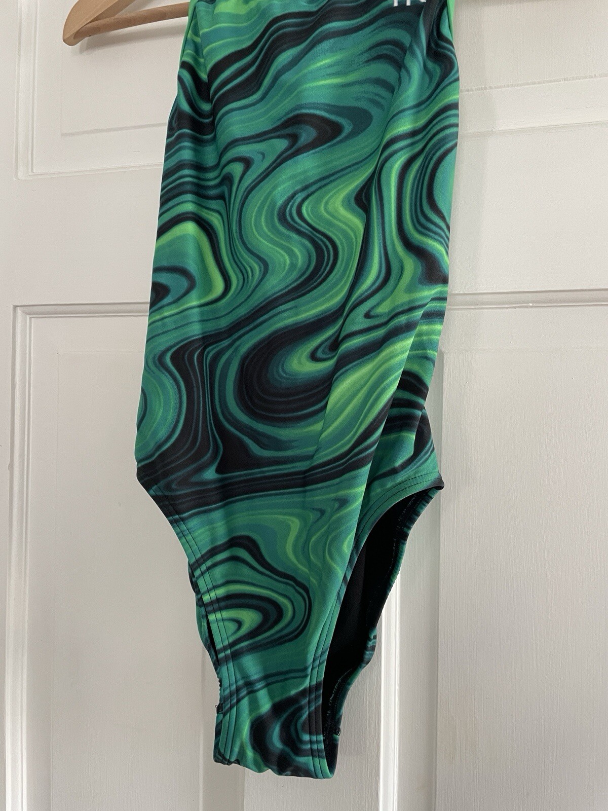 Tyr Green Marble Swirl Pattern Women’s Swimsuit 30(S) Racer Back Team Swim