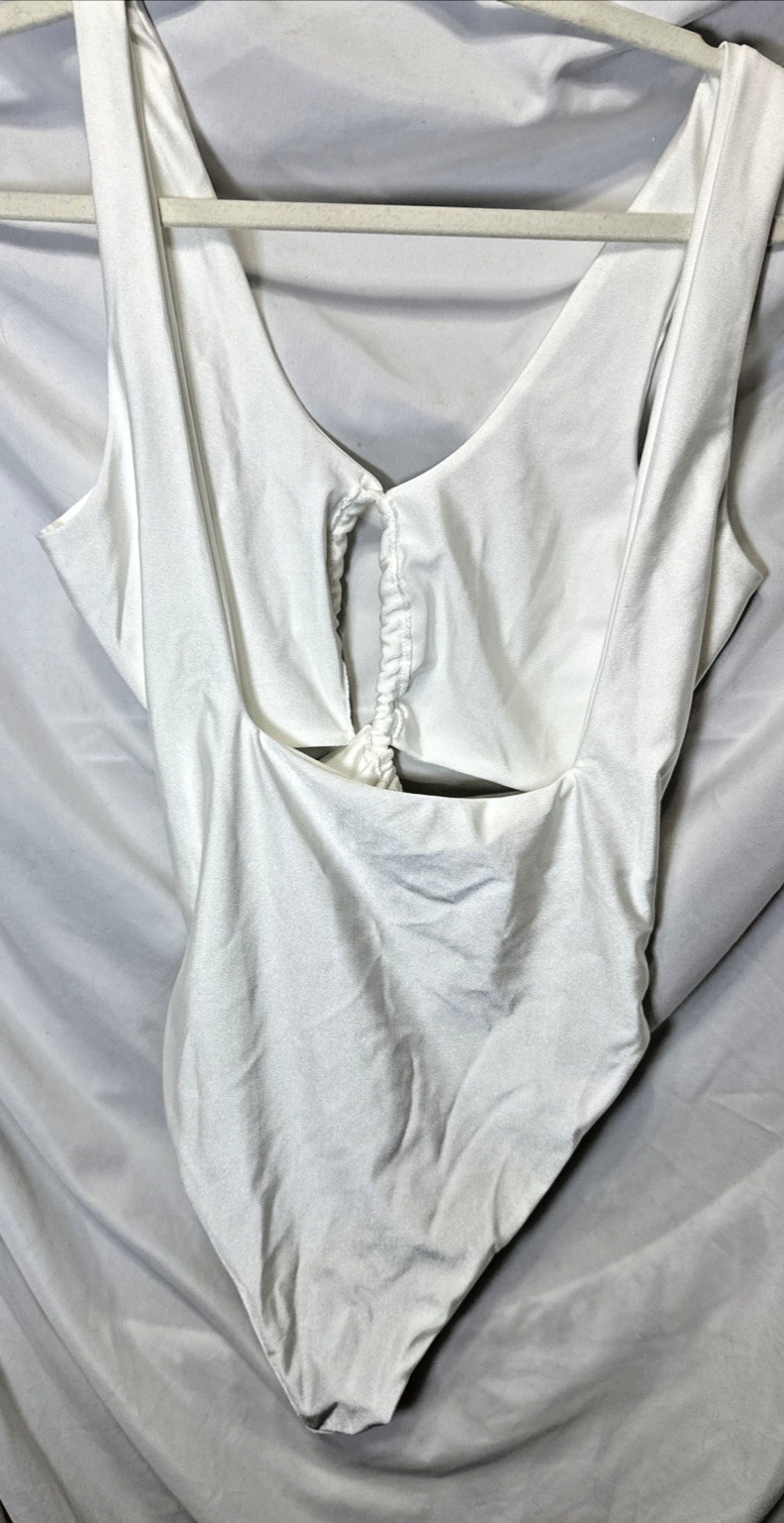 Women’s White PrettyLittleThing One Piece Plunge Front And Back Swimsuit Size 12