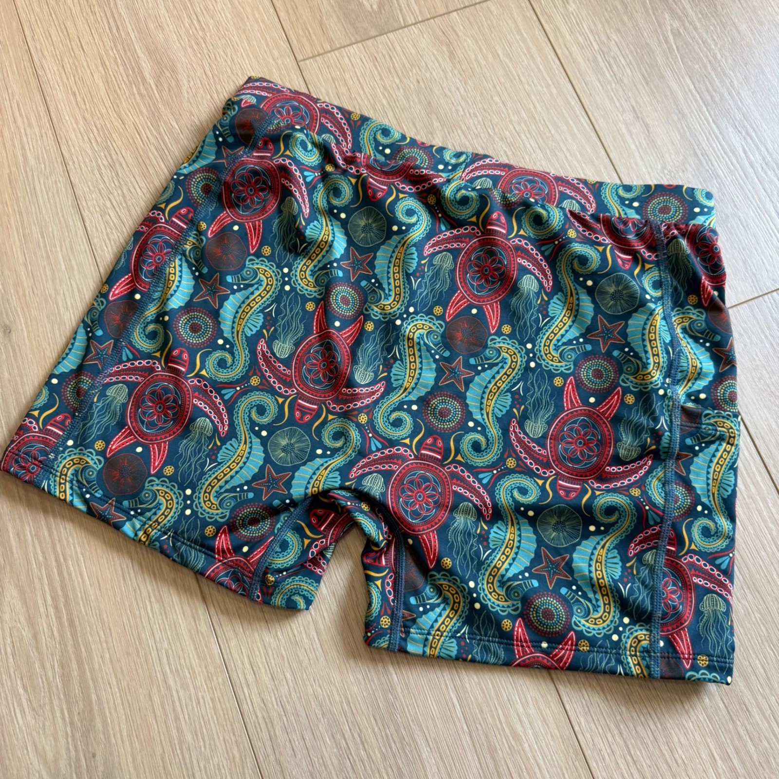 TomboyX Sea Life Print 4.5″ Board Shorts Swim Trunks Turtle Seahorse Large