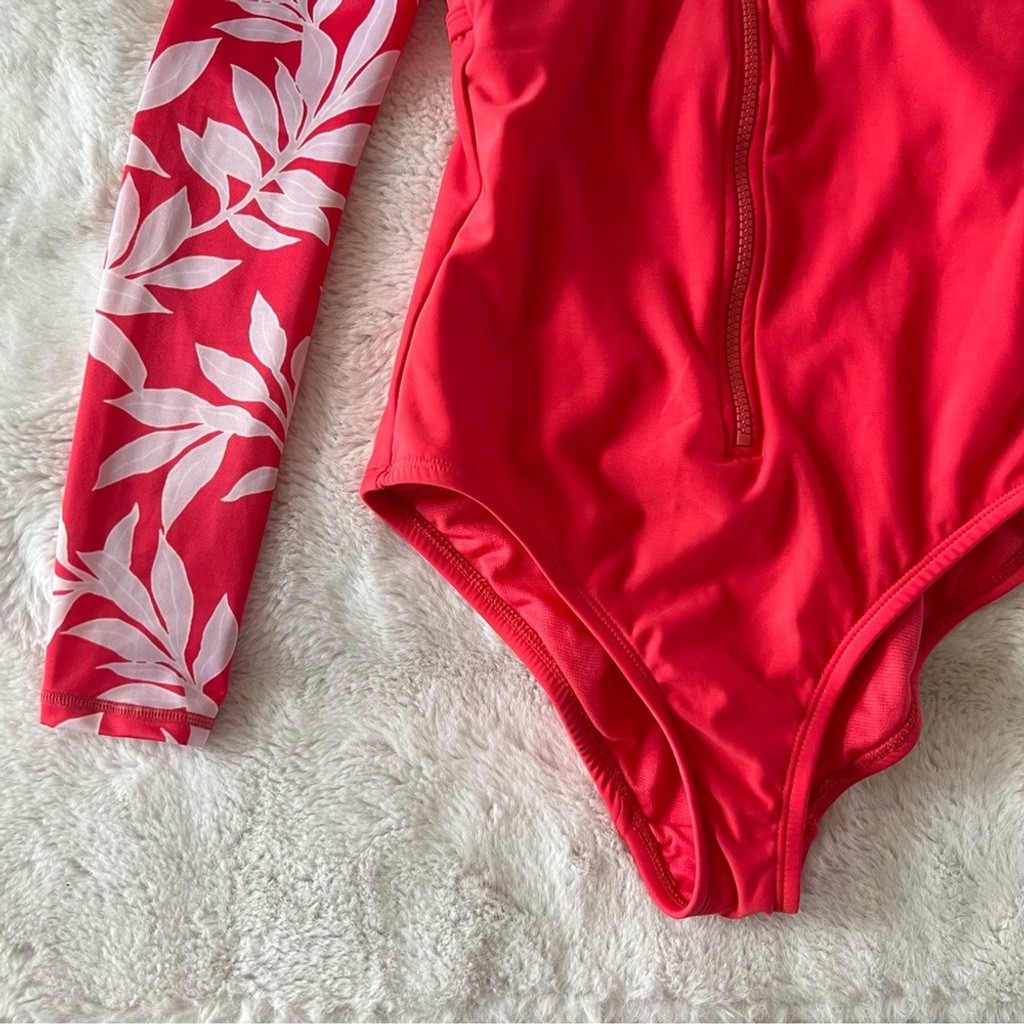 Long sleeve zip front one piece bathing suit Size S