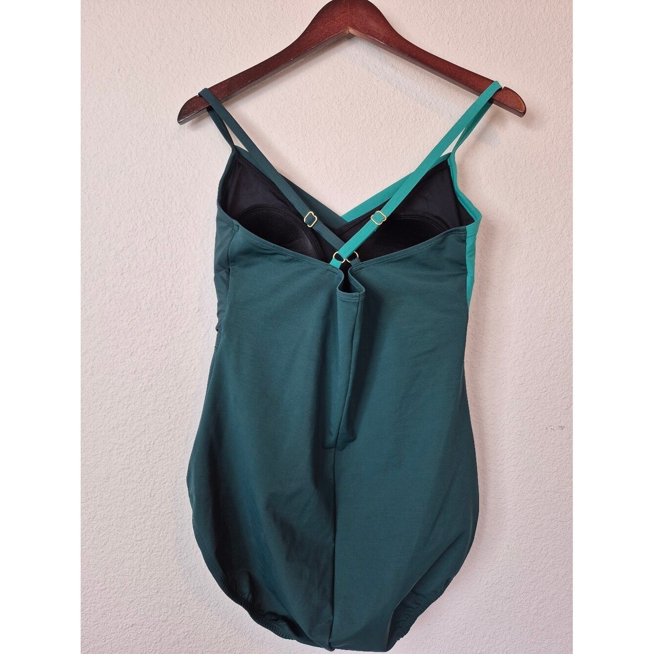 Land’s End SlenderSuit Pleated Low Leg One Piece Swimsuit Size 16 Green