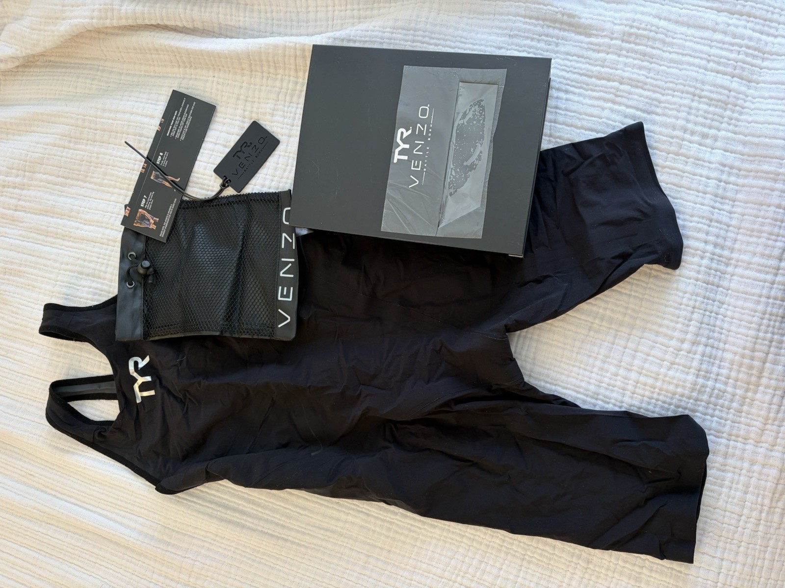 TYR Venzo Closed Back Size 25 Black Womens Barely Worn