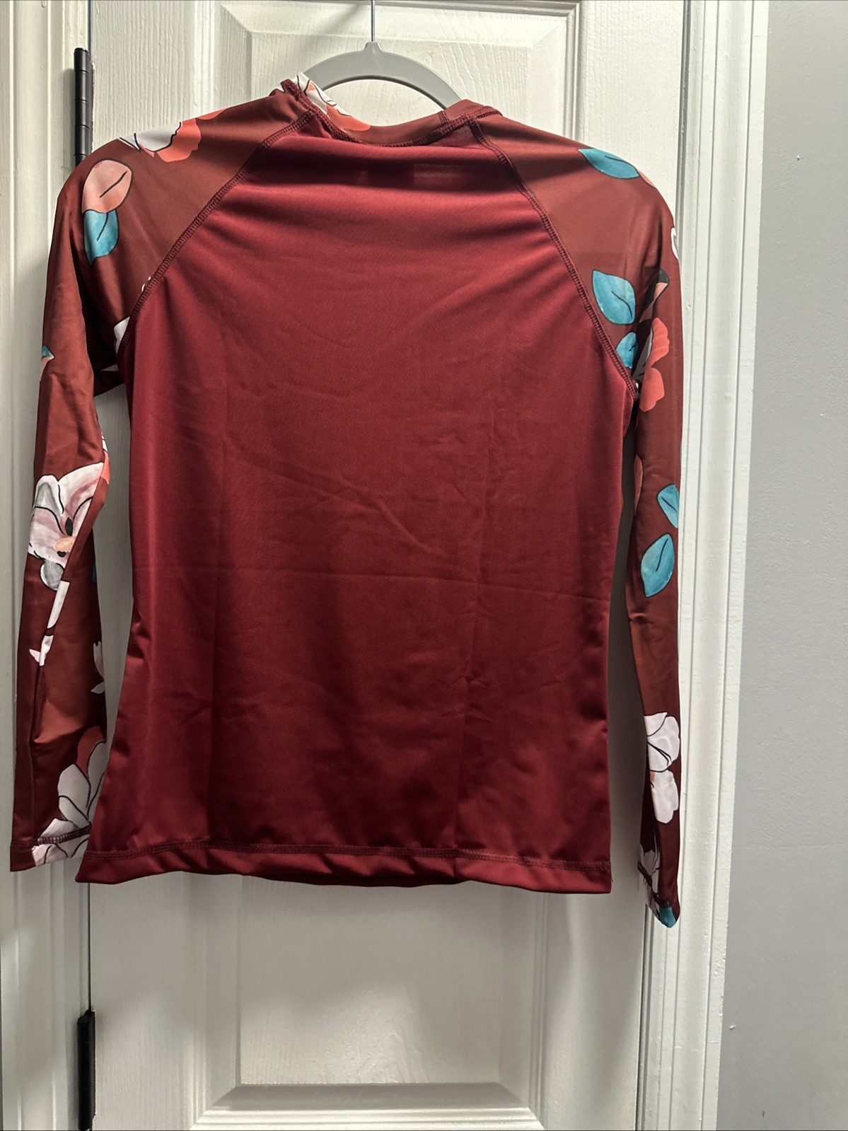 Kanu Surf Women’s Long-Sleeve UPF 50+ Rashguard Darren Maroon Small NWT