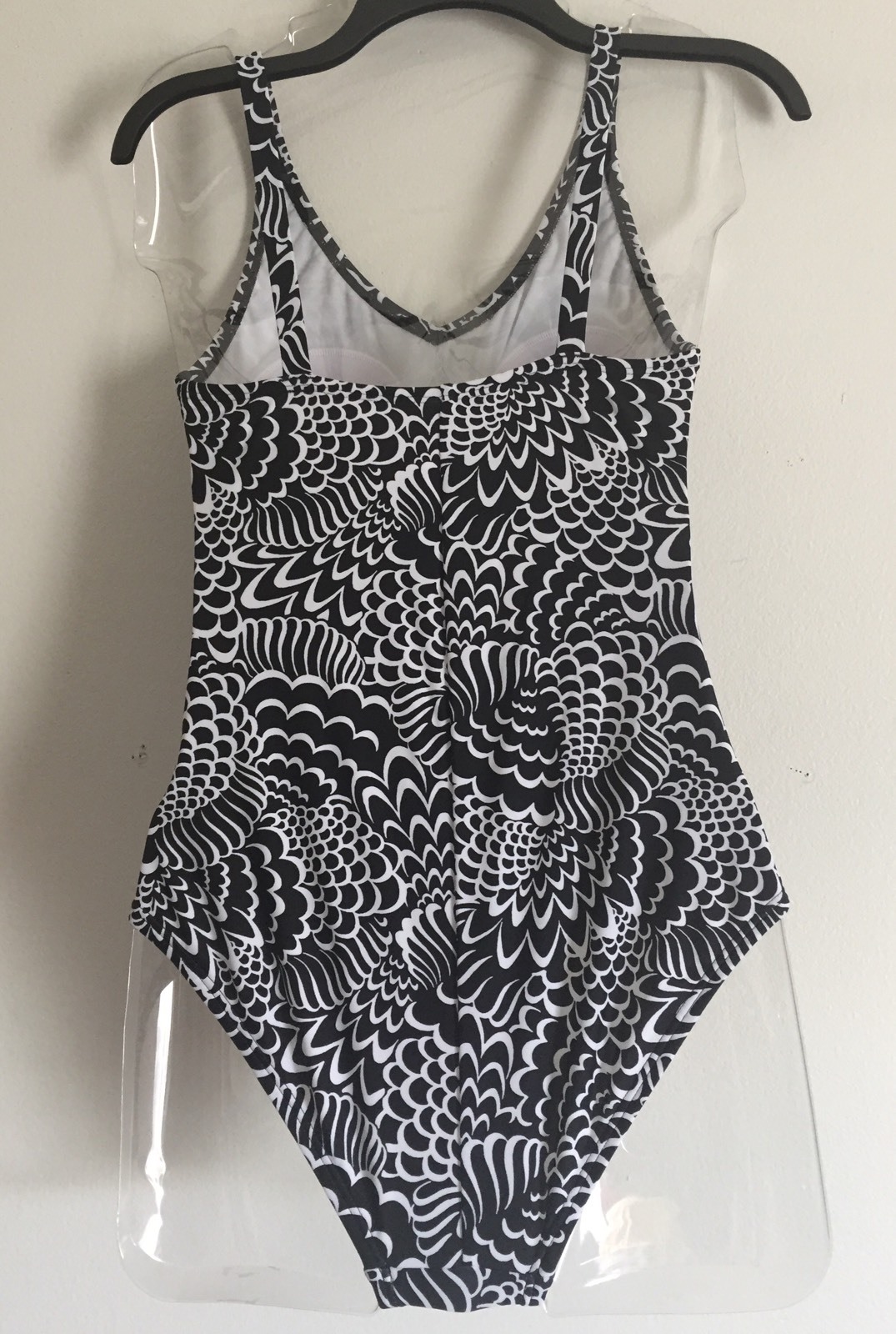 Speedo Black and White Design Print Women’s One Piece Swim Suit – Size: 6