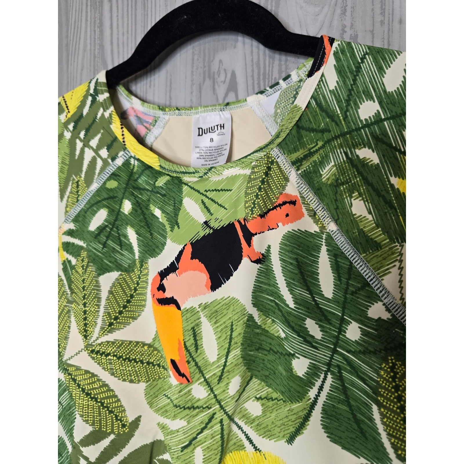 Duluth Trading Co Suit Up Swim Builtin Bra Tropical Toucan RashGuard Swim Size 8