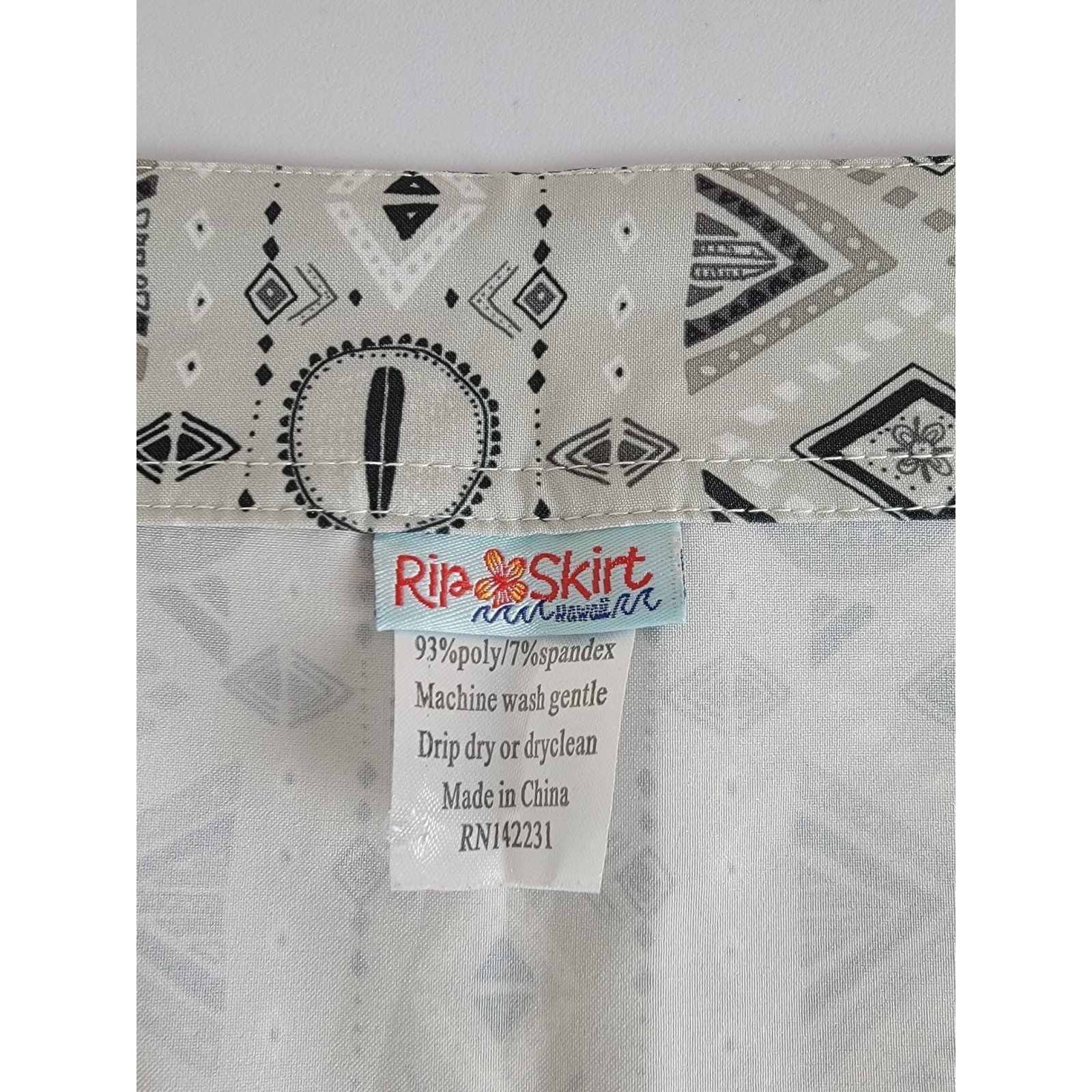 RipSkirt Hawaii Wrap Skirt L Grey Tribal Geometric Length 2 Travel Beach