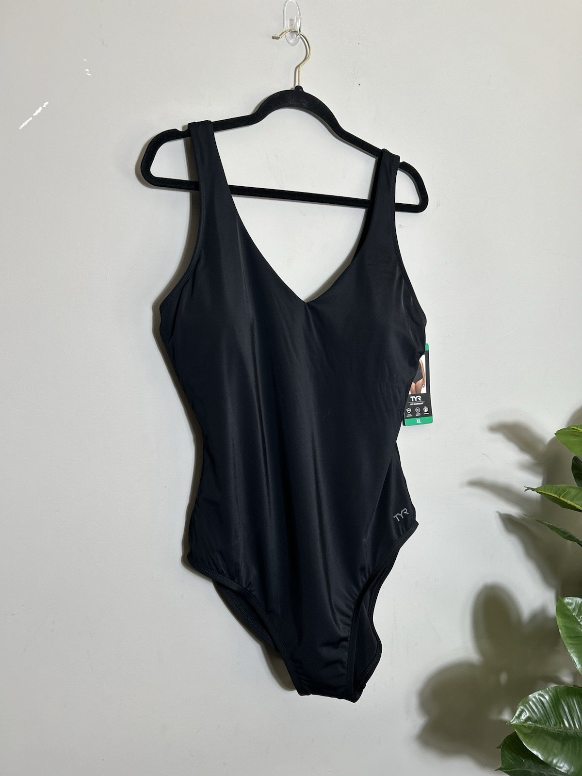 TYR Swimsuit One Piece Solid Female Diamond Size XL Color Black NWT