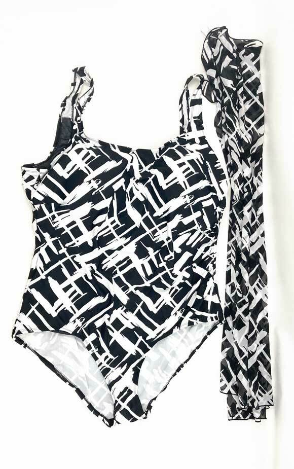 Beach Belle One Piece Swimsuit Womans Plus Size 24 Black & White W/Sarong NWT