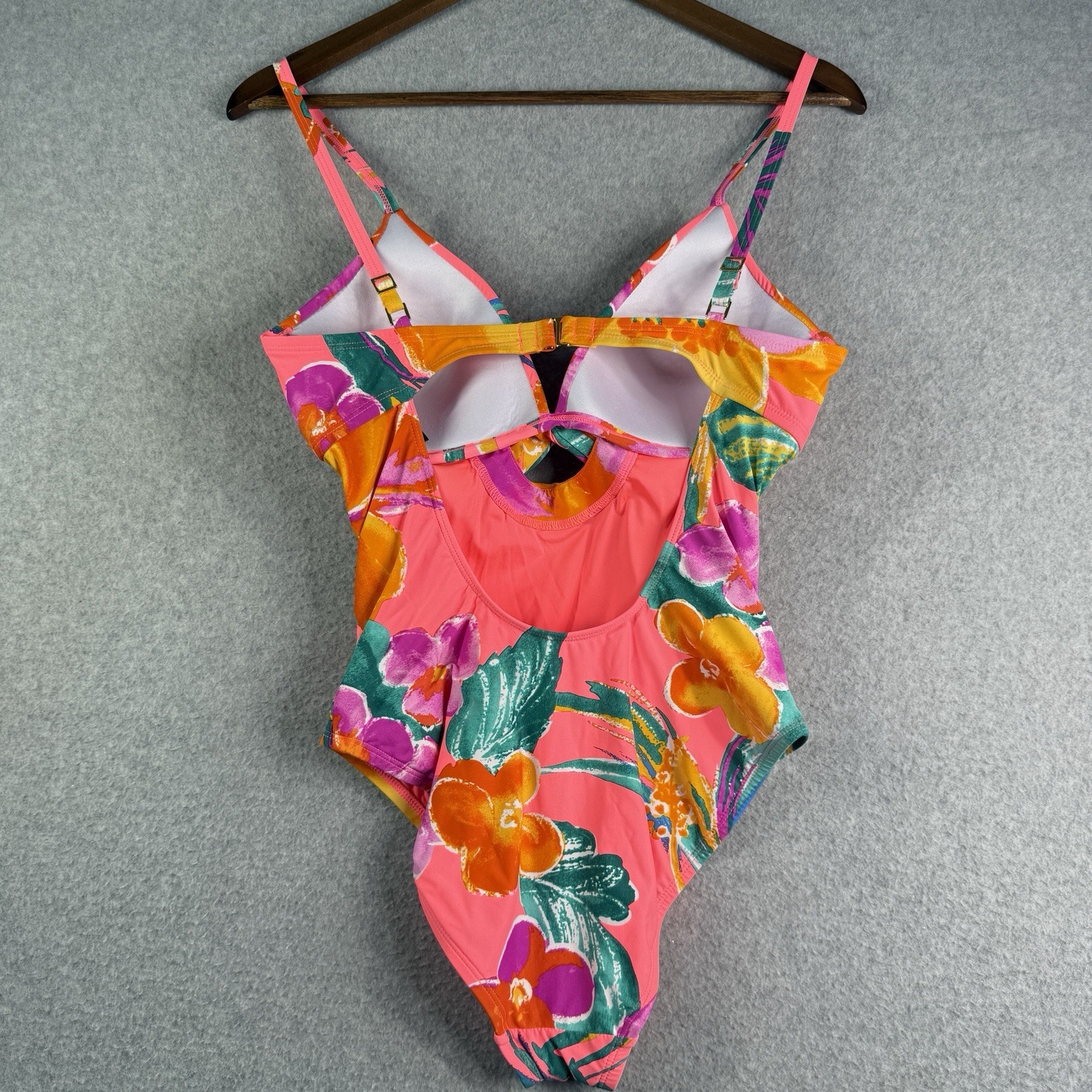 La Blanca Women 6 Twist Keyhole One Piece Swimsuit Floral NWOT Colorful Tropical