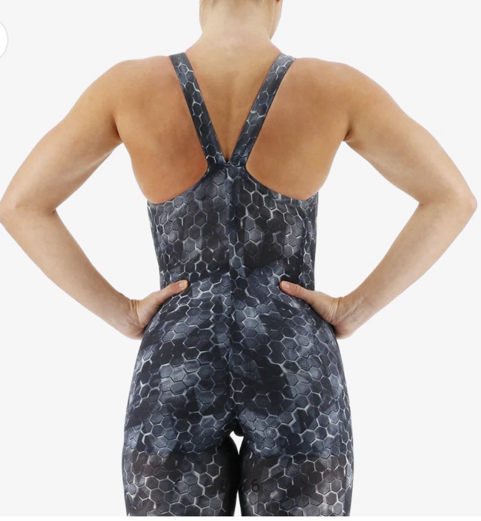 TYR Avictor 2.0 Closed Back Tech Suit Competitive Swimwear Size 27