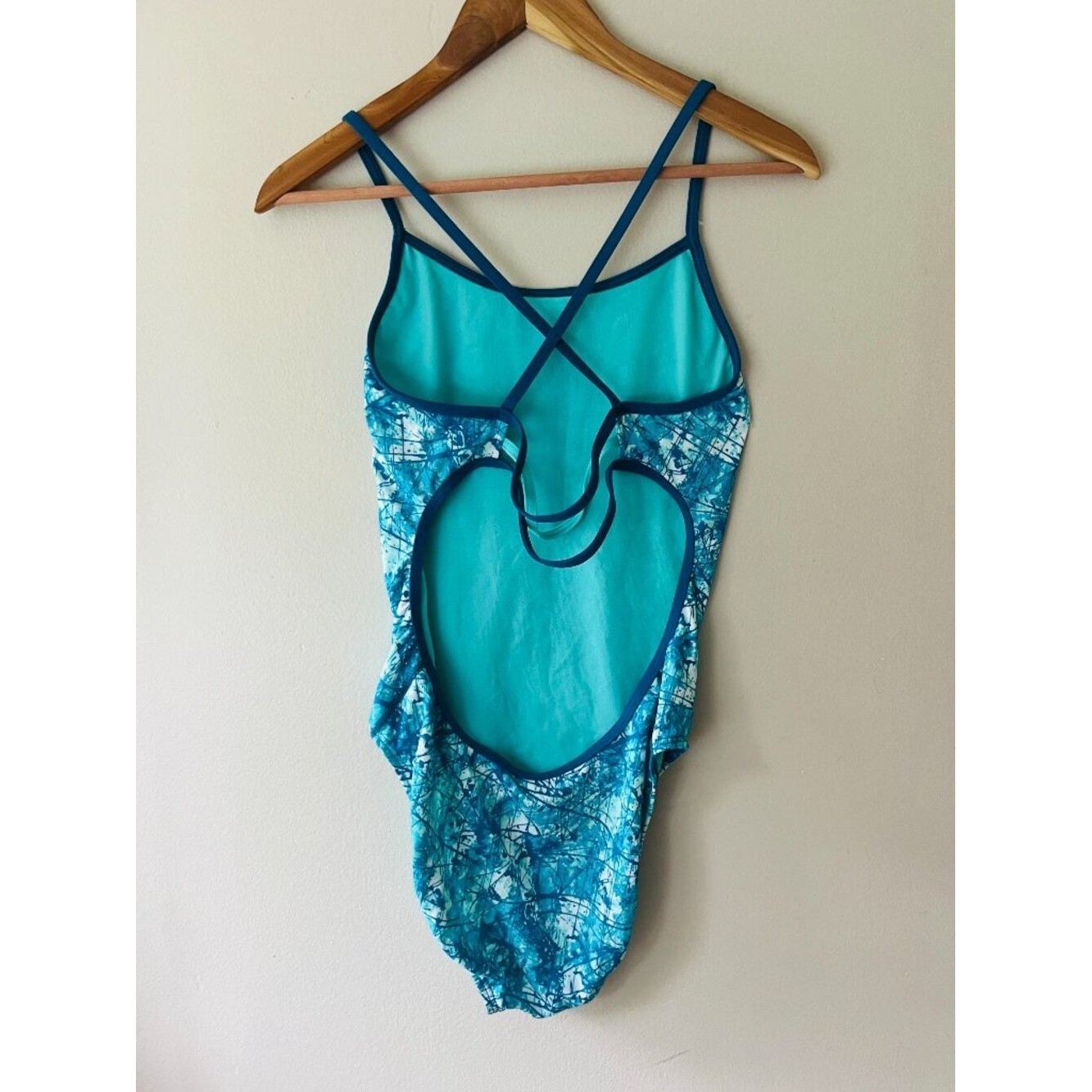 TYR Womens Sz M Turquoise Competitive Suit One Piece Racerback Swimsuit
