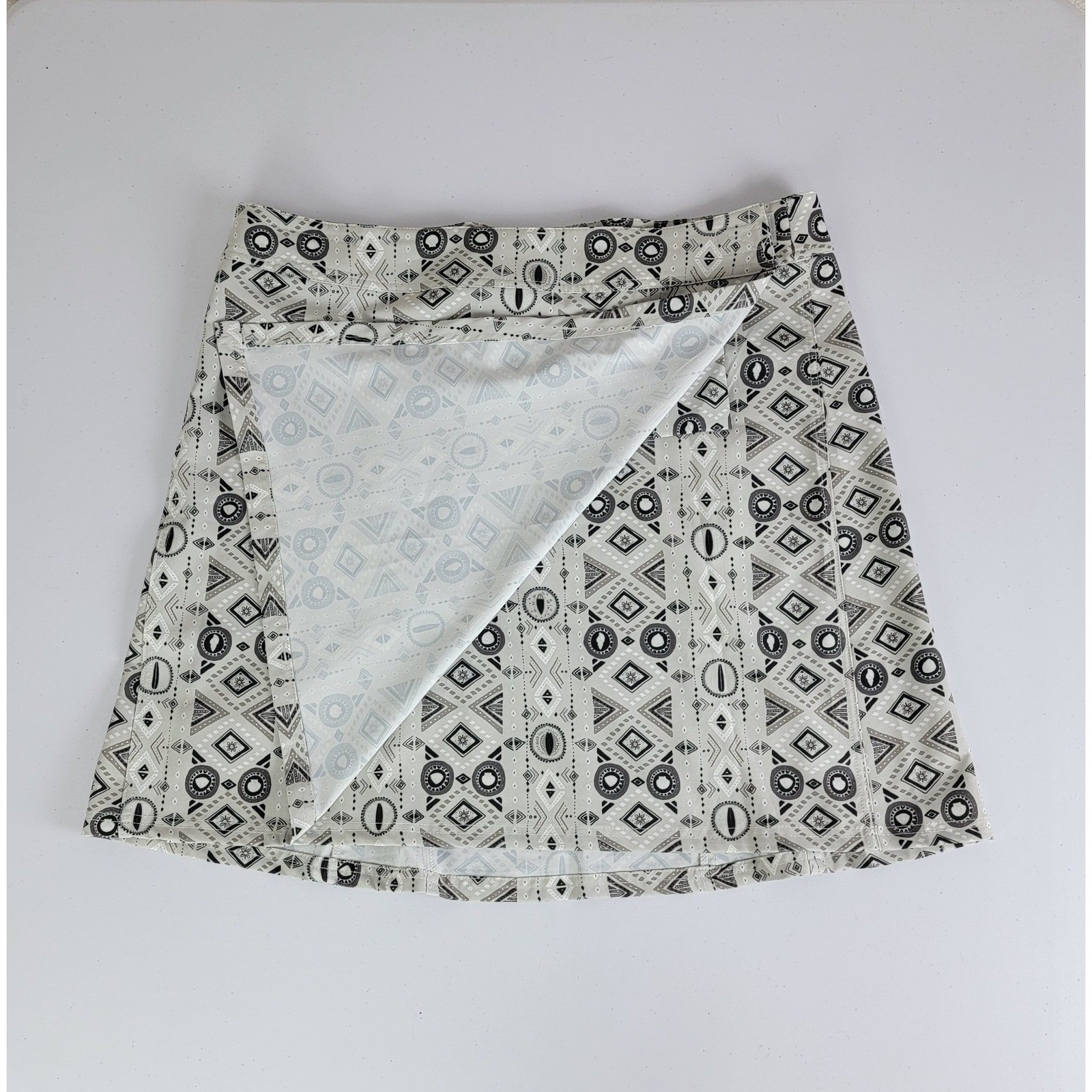 RipSkirt Hawaii Wrap Skirt L Grey Tribal Geometric Length 2 Travel Beach