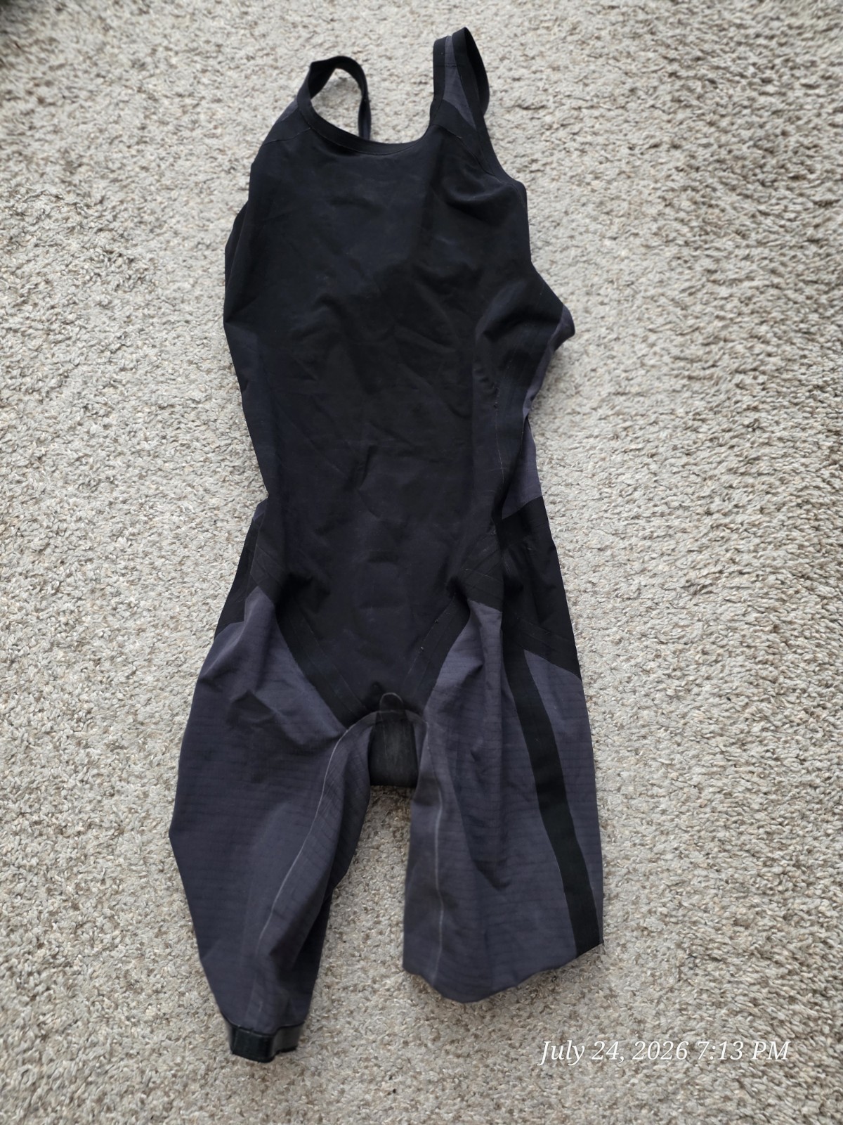 Arena Carbon Kneeskin Gray Size 28 WITH FLAWS (see pictures)