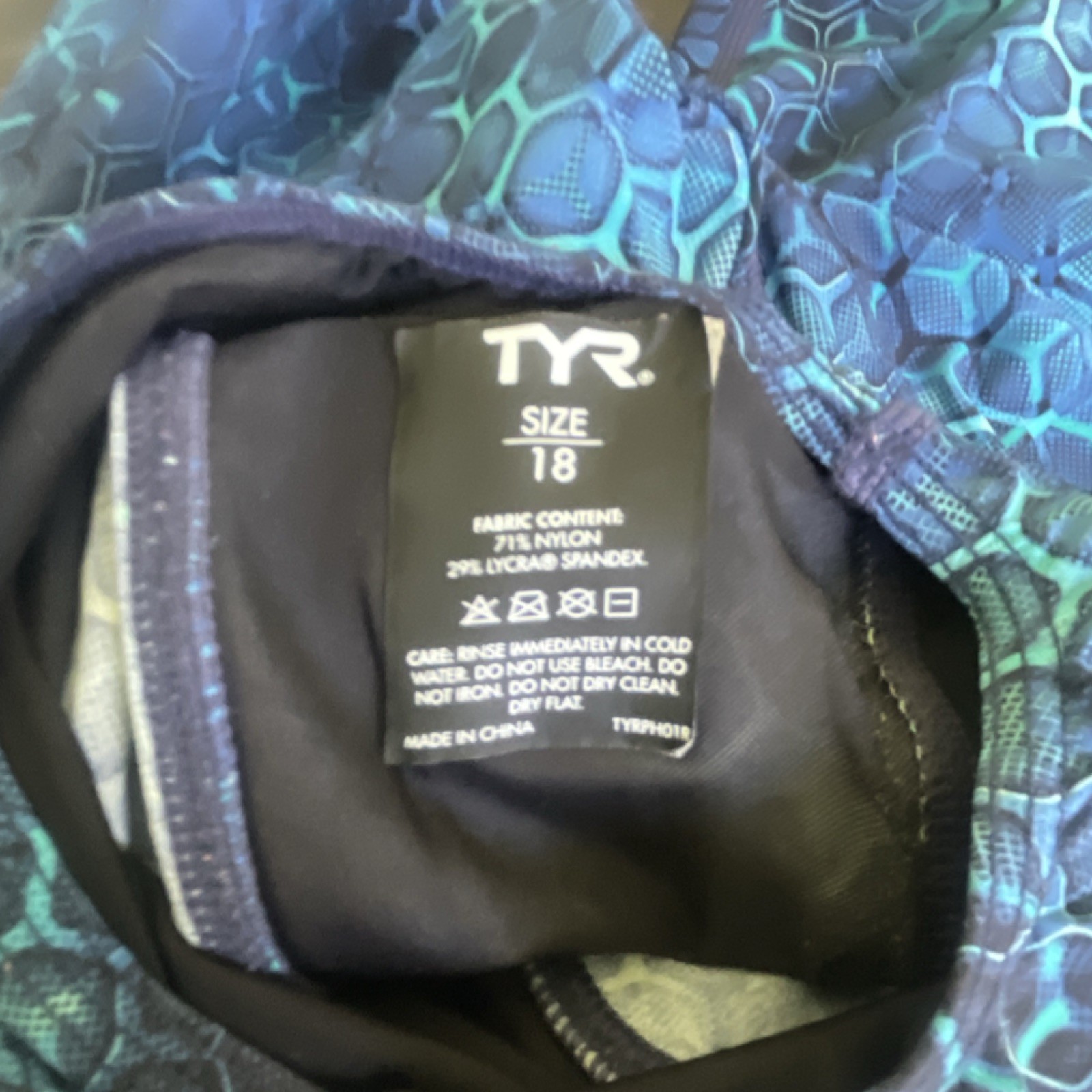 TYR Competitive Thresher One Piece Kneesuit Size 18 Swimming 71% Nylon 29% Lycra