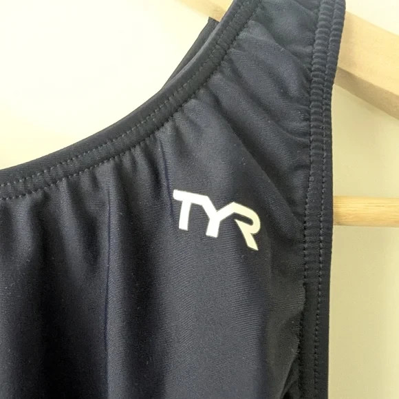 TYR Tyreco Xtralite Lycra Recycled Chlorine Resistant Womens Swimsuit Sz 32
