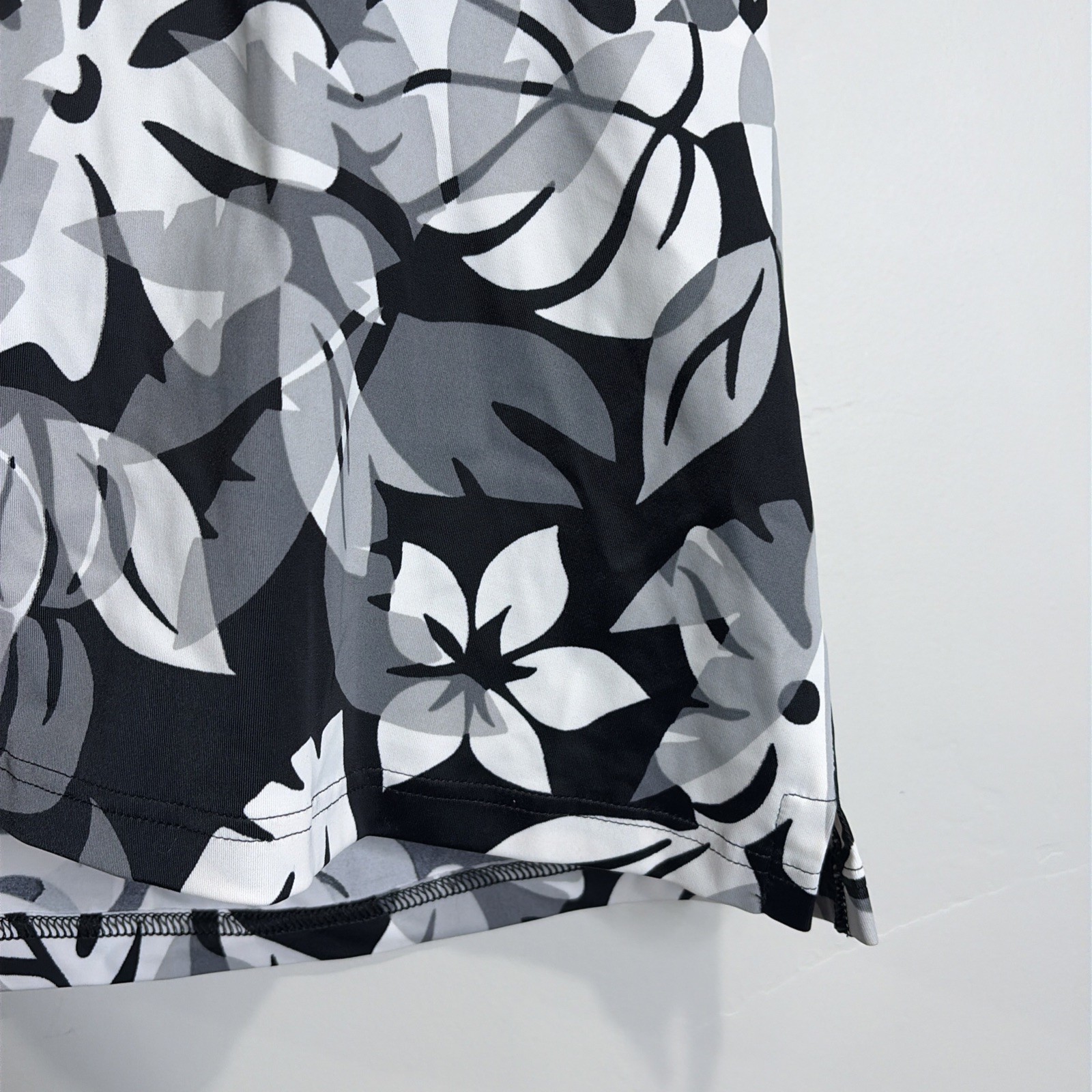 Lands’ End Tankini Top Sz 8 Women’s Black & White Floral Halter Beach Summer
