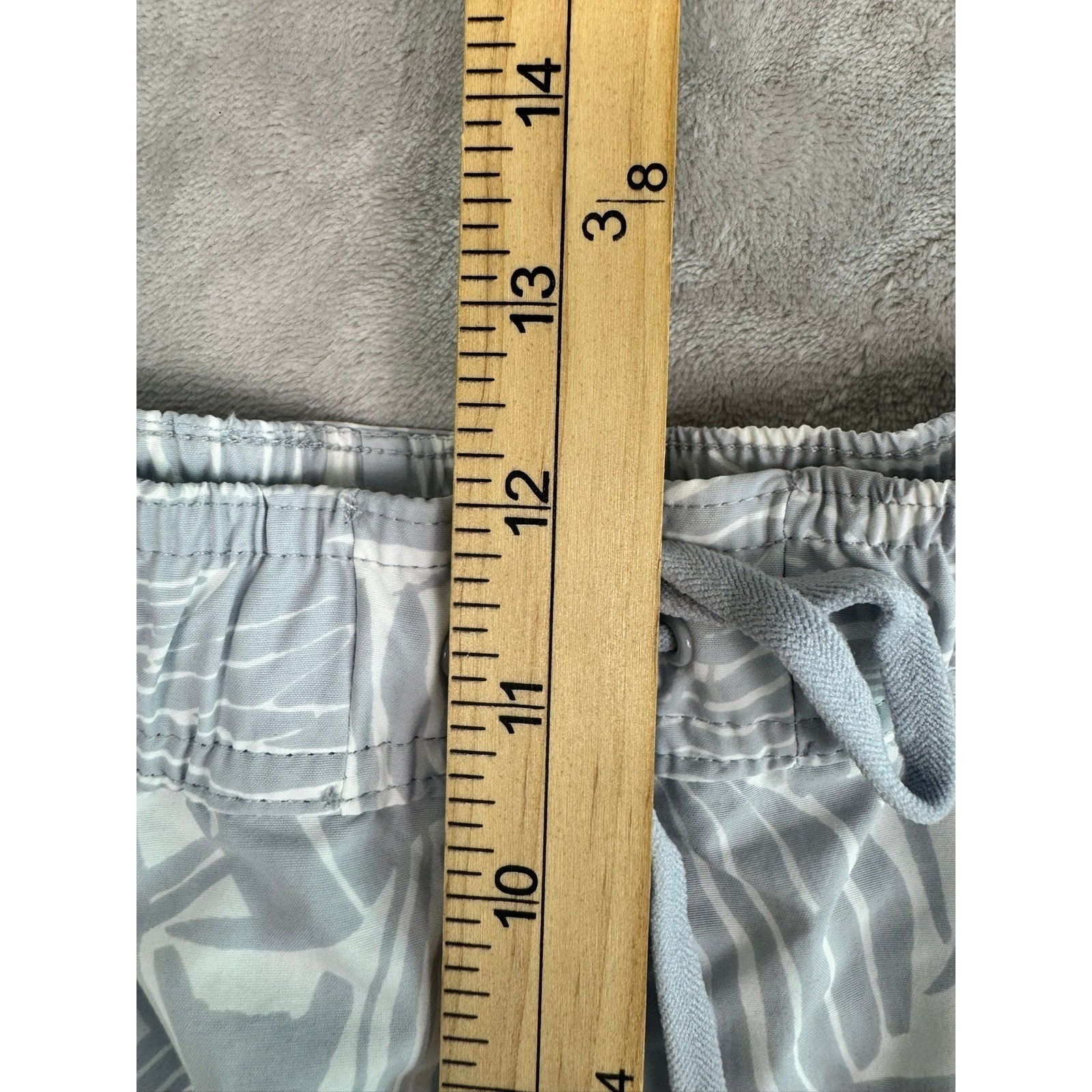 Columbia Women’s Super Clearwater Shores Water Shorts Size L Grey Leaf Print