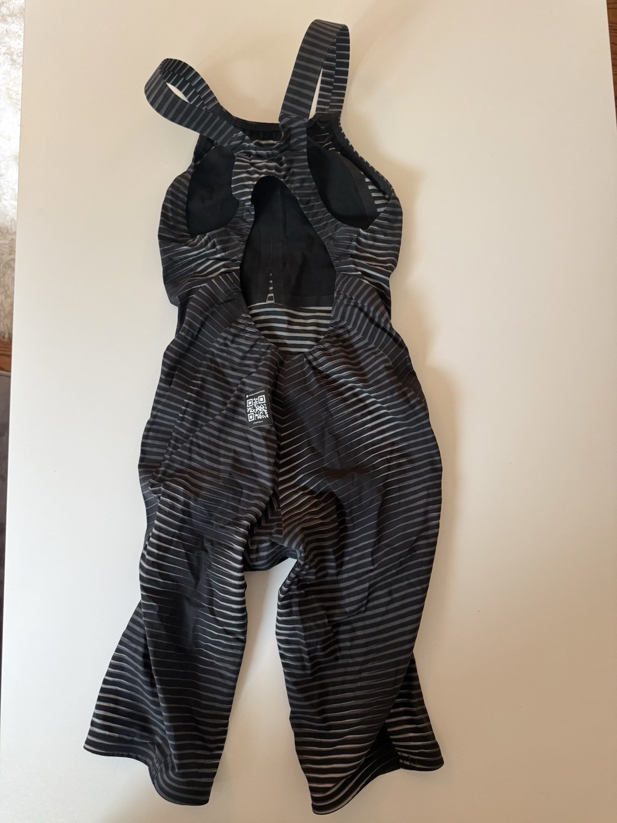 TYR Avictor 2.0 Competitive Kneeskin Swimsuit Open Back Black/Gray 28