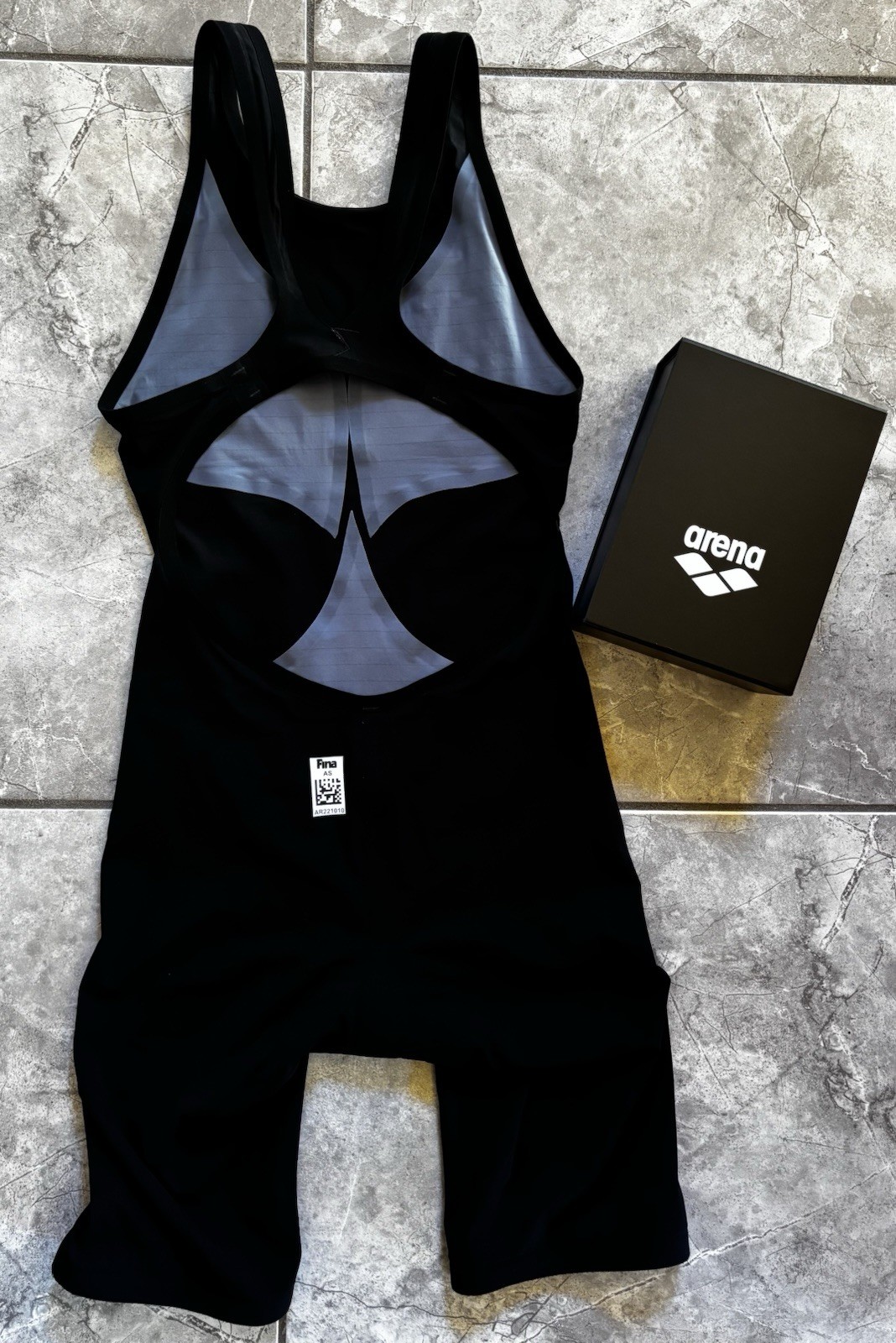 Arena women’s Powerskin Carbon Air2 – Open Back – Size 26 – Black/Gold