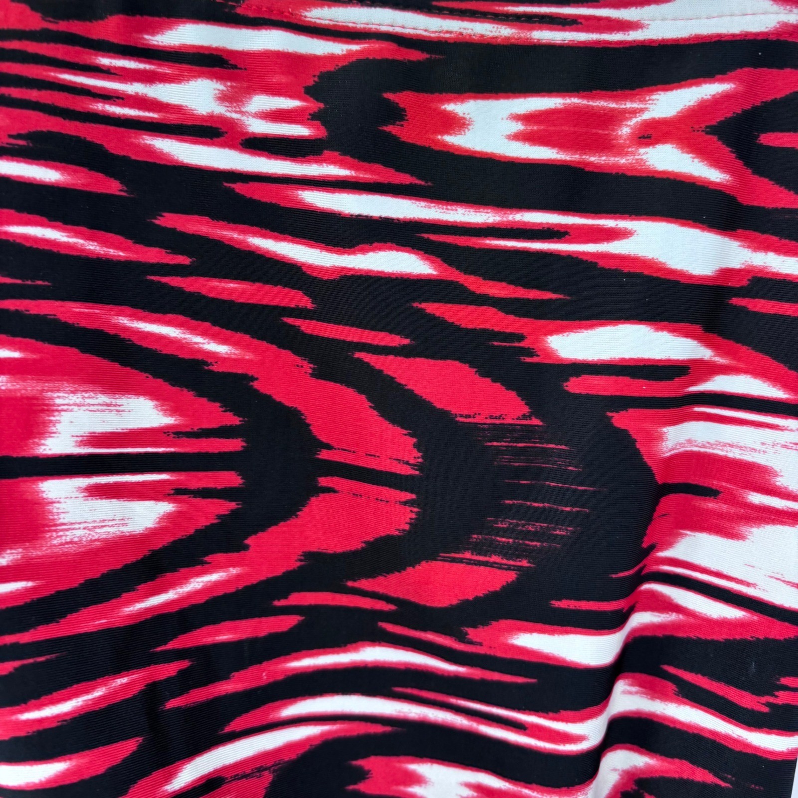Speedo Swimsuit Womens One Piece Red Black White Tiger Print Training size 28