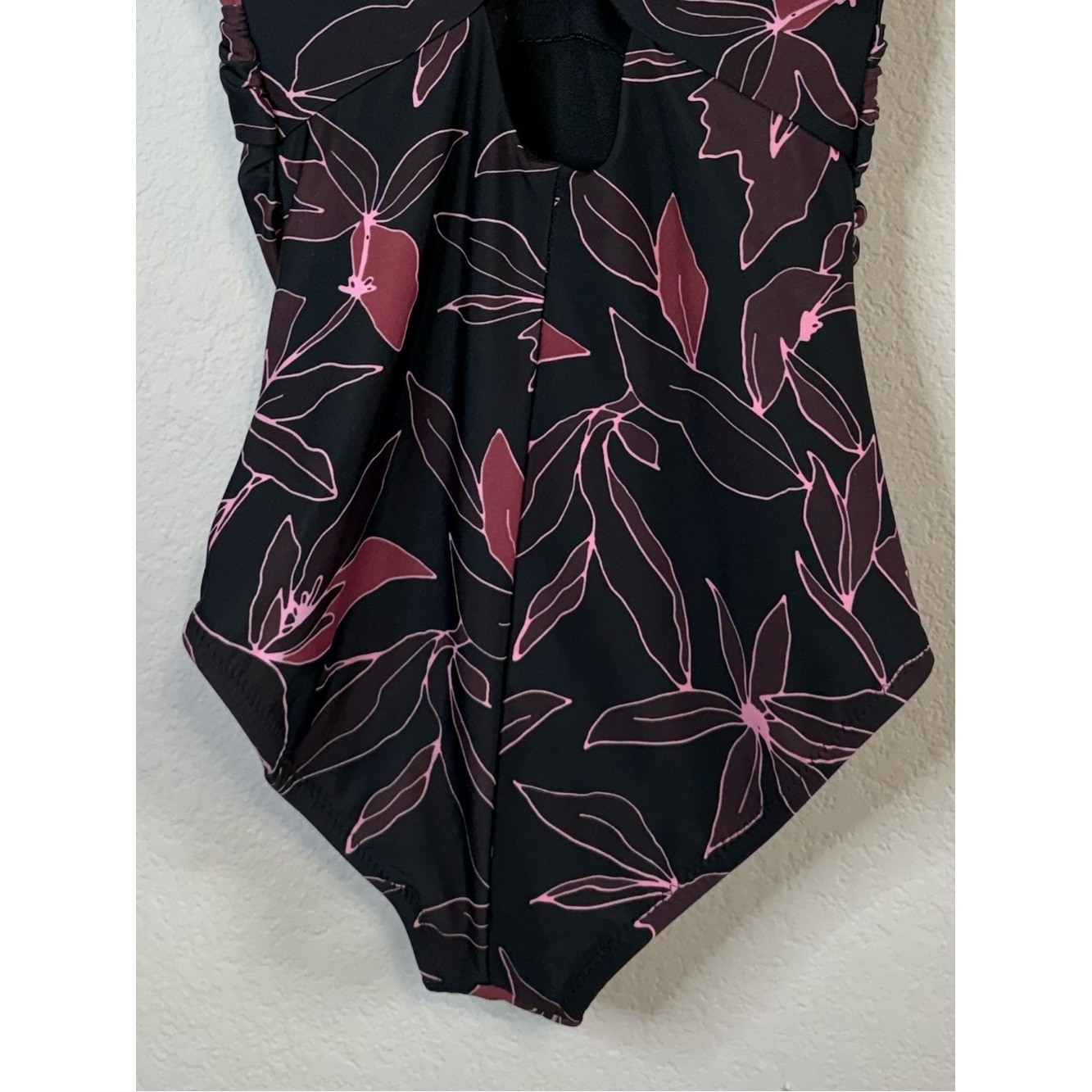 Eddie Bauer Black Pink Criss Cross Ruched Shaping Full Coverage Bathing Suit SML