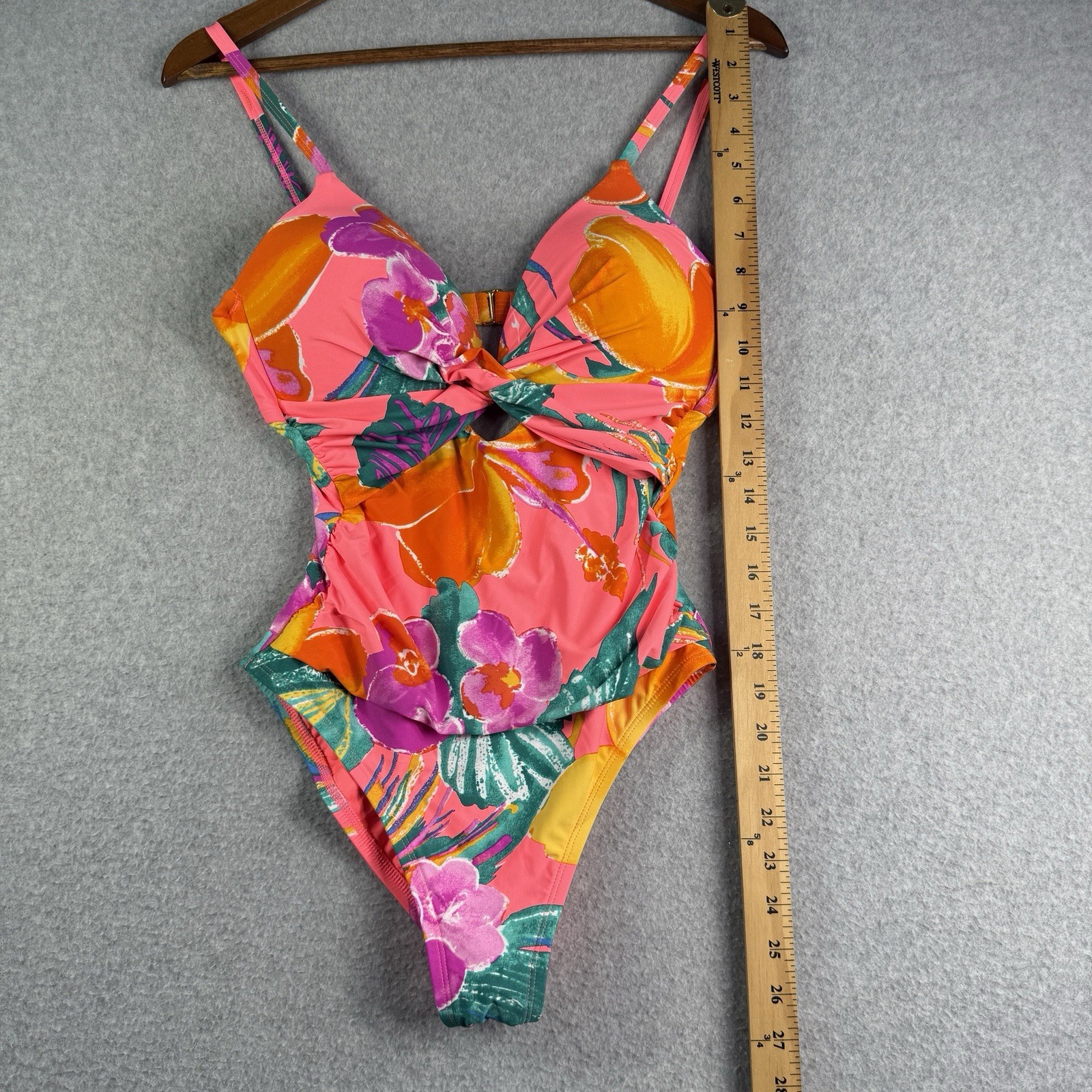 La Blanca Women 6 Twist Keyhole One Piece Swimsuit Floral NWOT Colorful Tropical