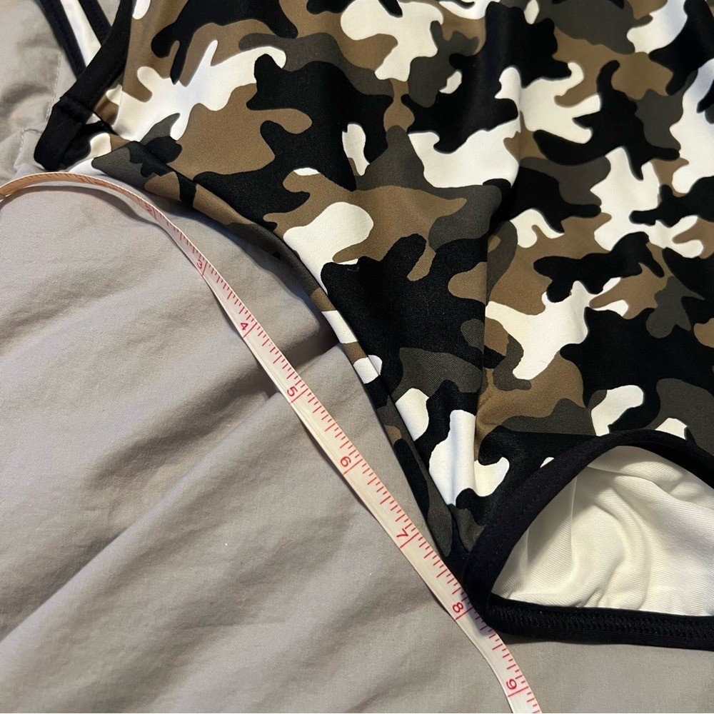 Michael Kors Swimsuit One Piece Camo Print Scoop Back Size 10 Green Black White
