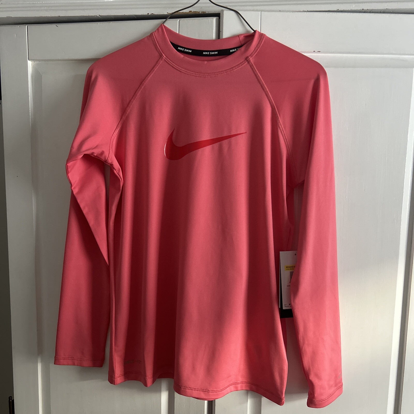 NWT Nike Swim Women’s Long Sleeve Hydro Rash Guard SMALL NESSA421-683 $56 Coral