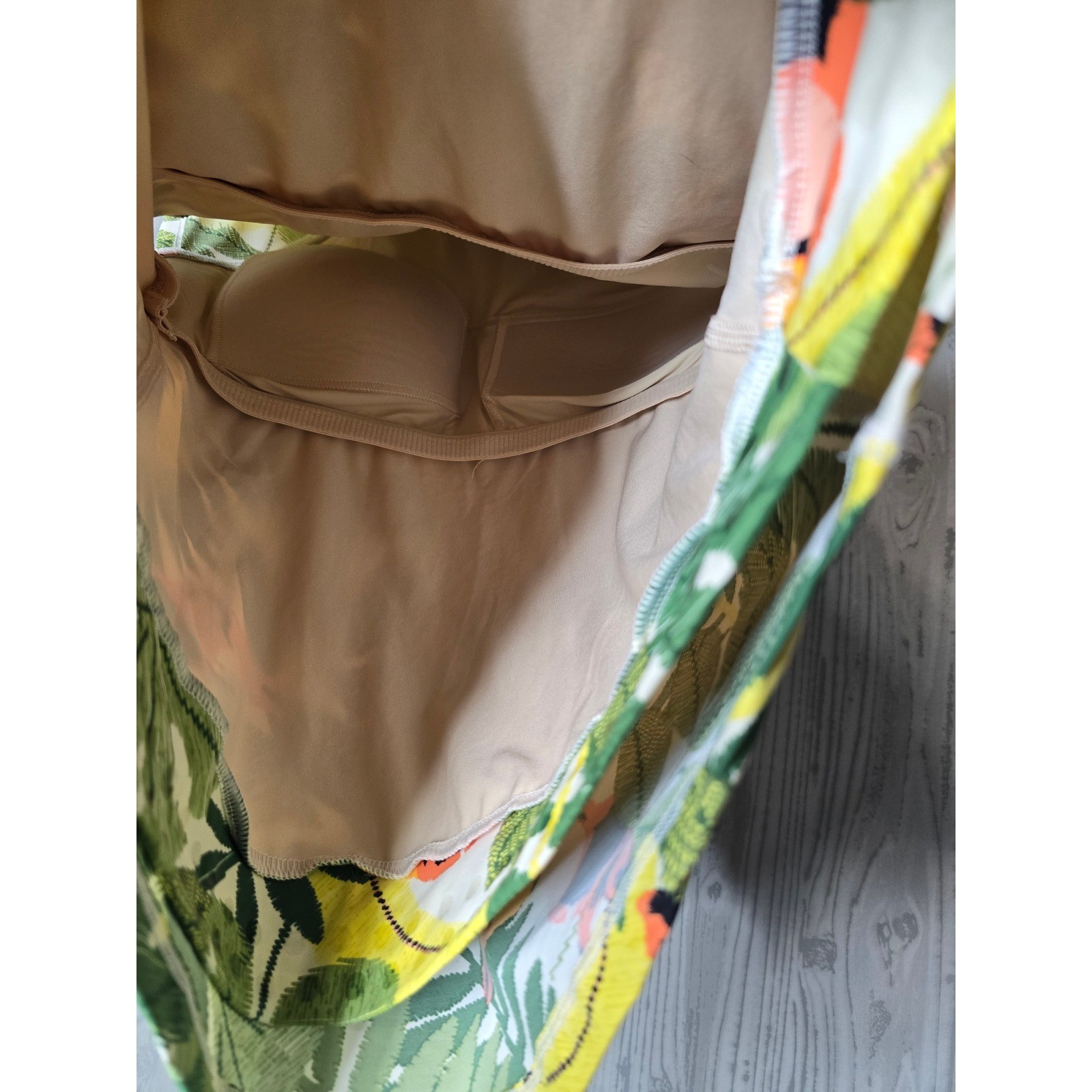 Duluth Trading Co Suit Up Swim Builtin Bra Tropical Toucan RashGuard Swim Size 8