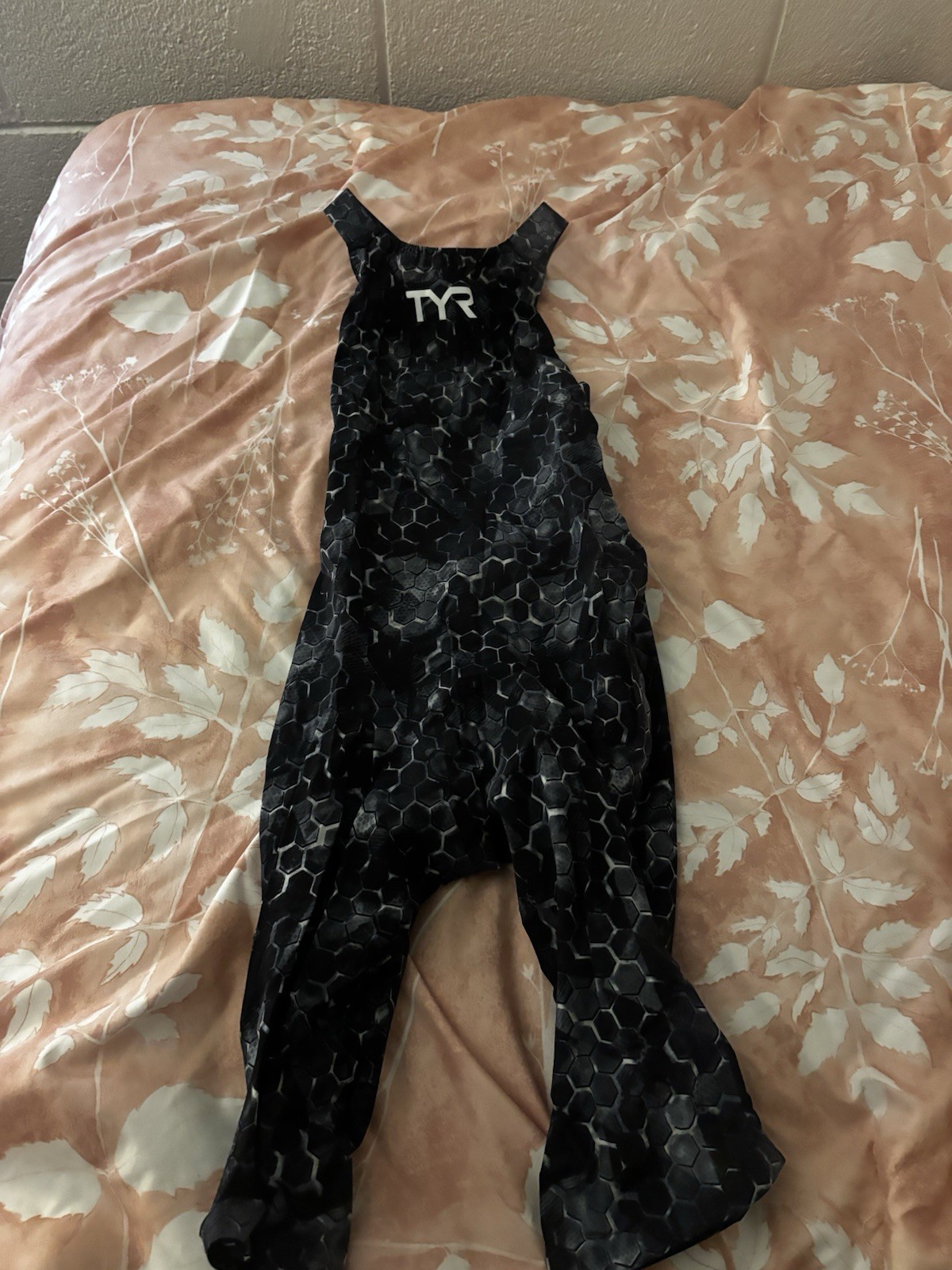 TYR Women’s Avictor Open Back Tech Suit Size 30