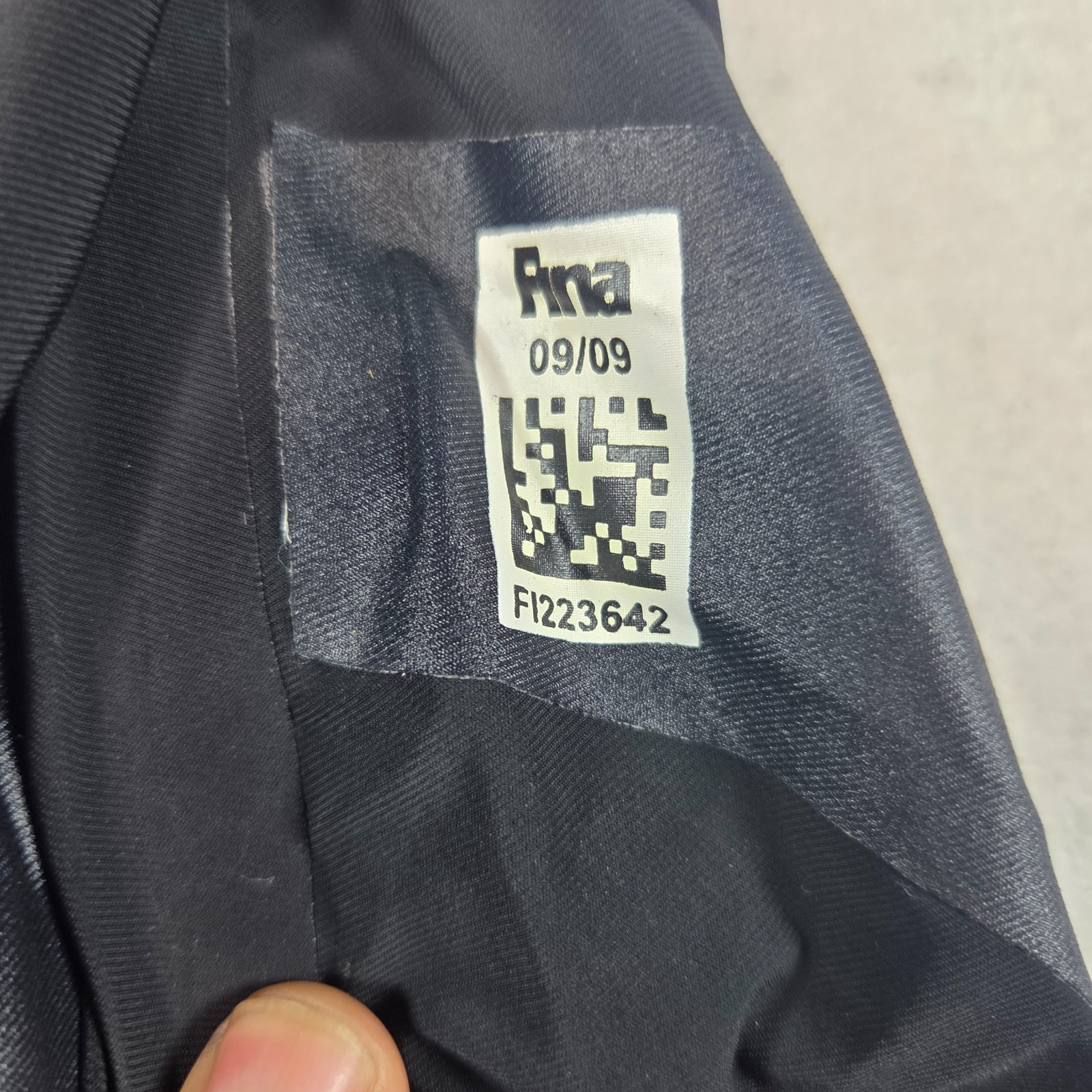FINIS Size 28 Black Kneeskin Racing Swimsuit Competition Swimwear Women