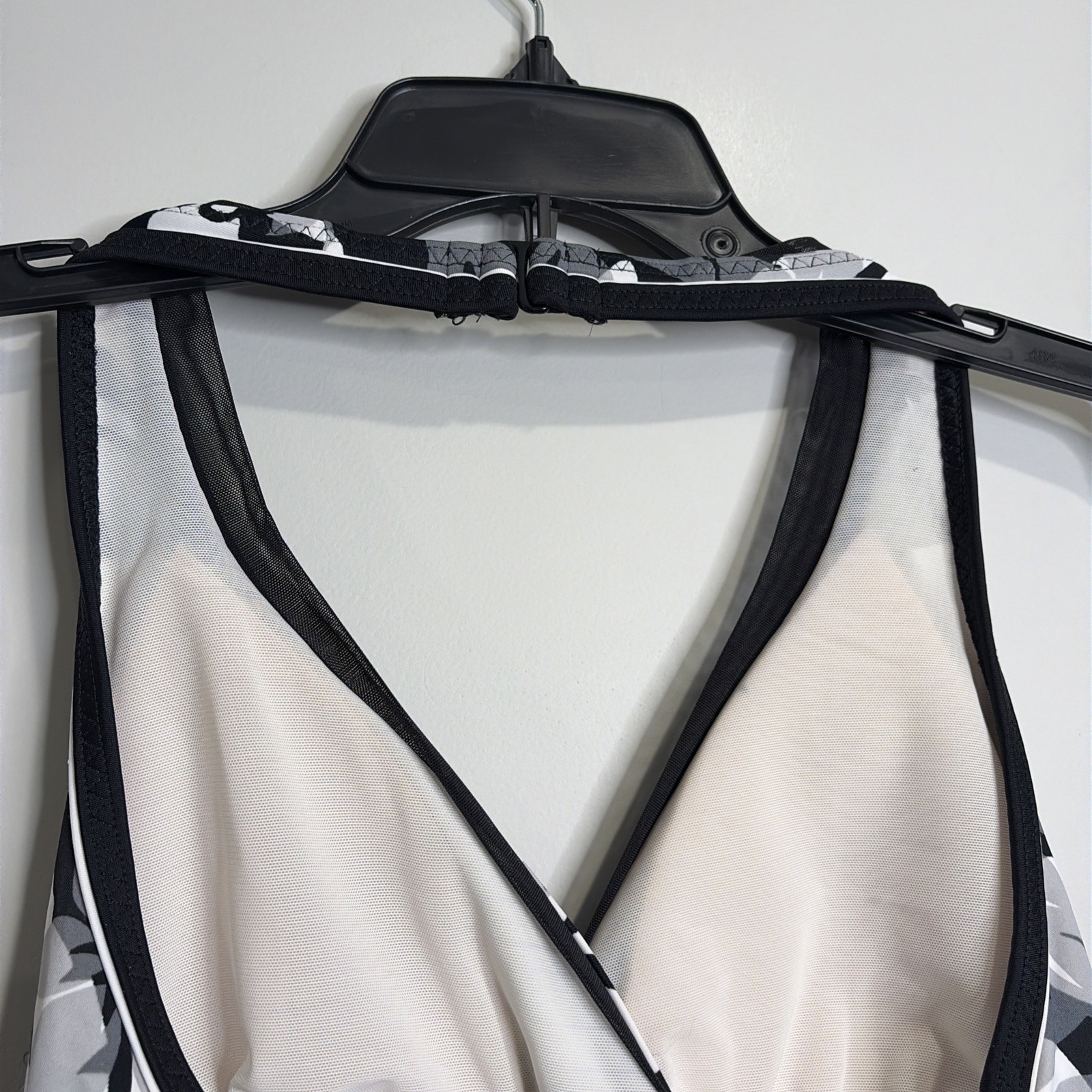 Lands’ End Tankini Top Sz 8 Women’s Black & White Floral Halter Beach Summer