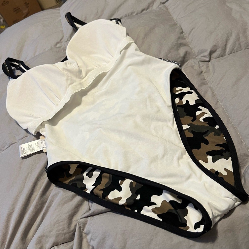 Michael Kors Swimsuit One Piece Camo Print Scoop Back Size 10 Green Black White