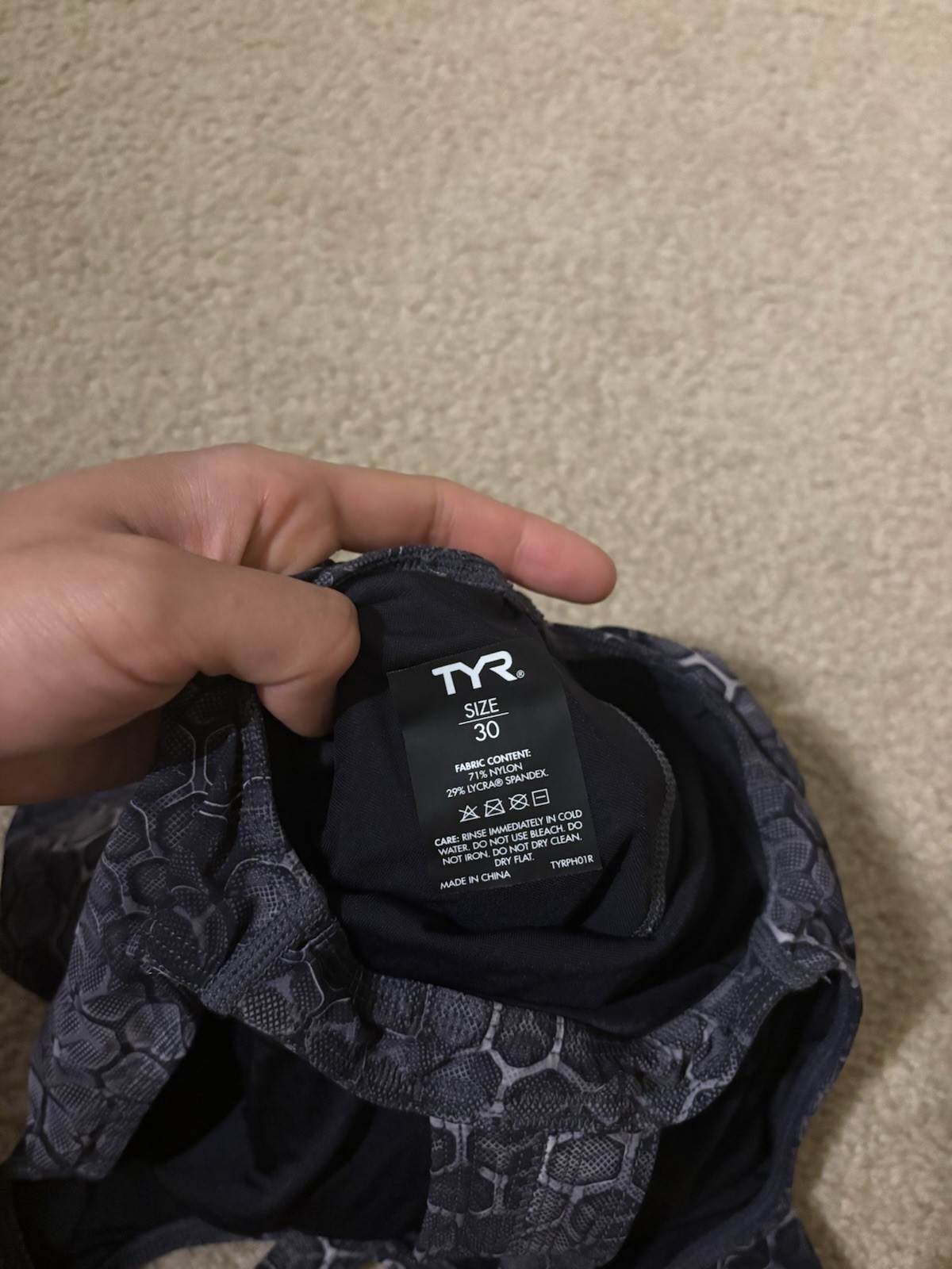 TYR Thresher Akurra Women’s Open Back Competition Swimsuit Size 30