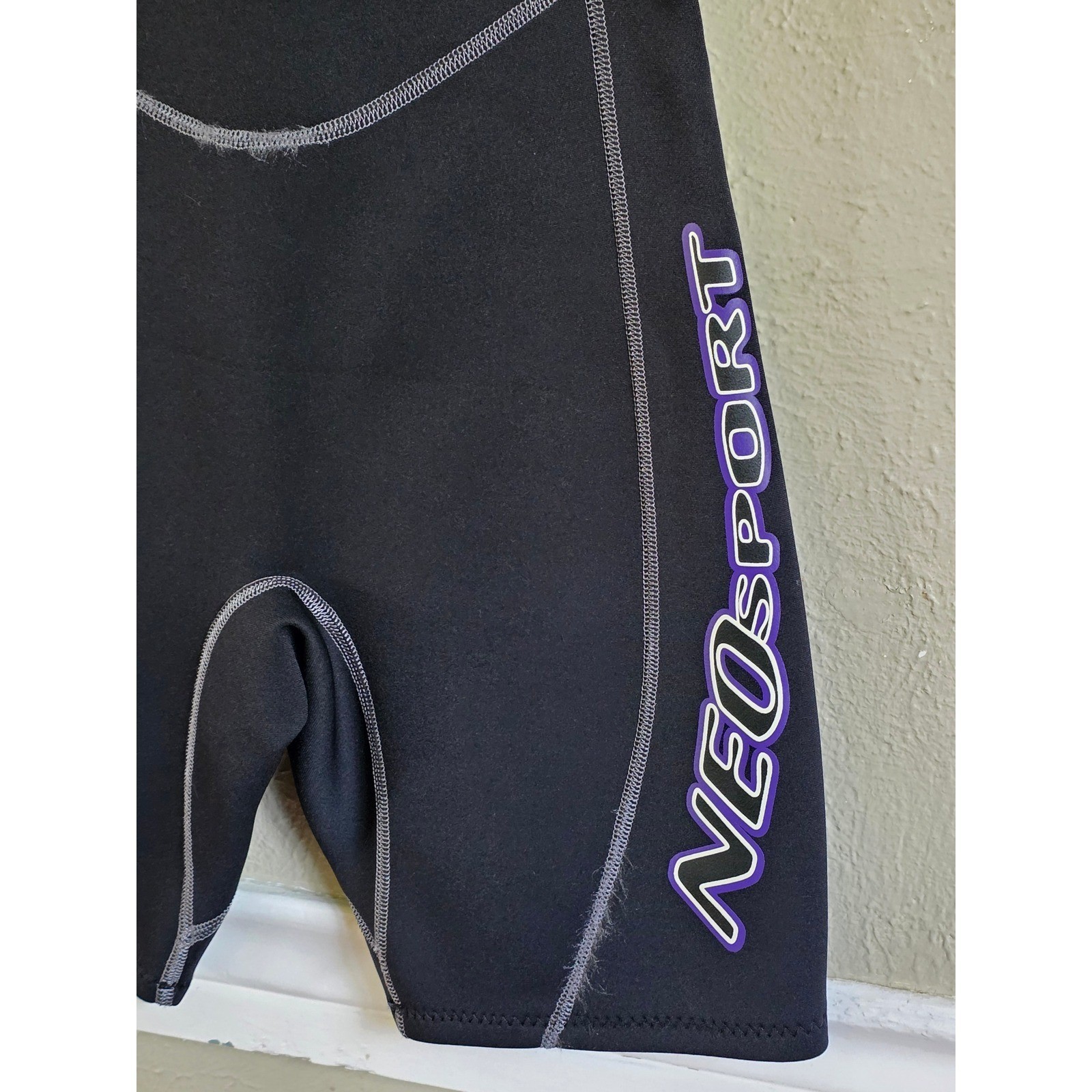 NeoSport Womens Shorty Wetsuit Sz 8 Black Purple 2mm Neoprene Scuba Surf Snorkel