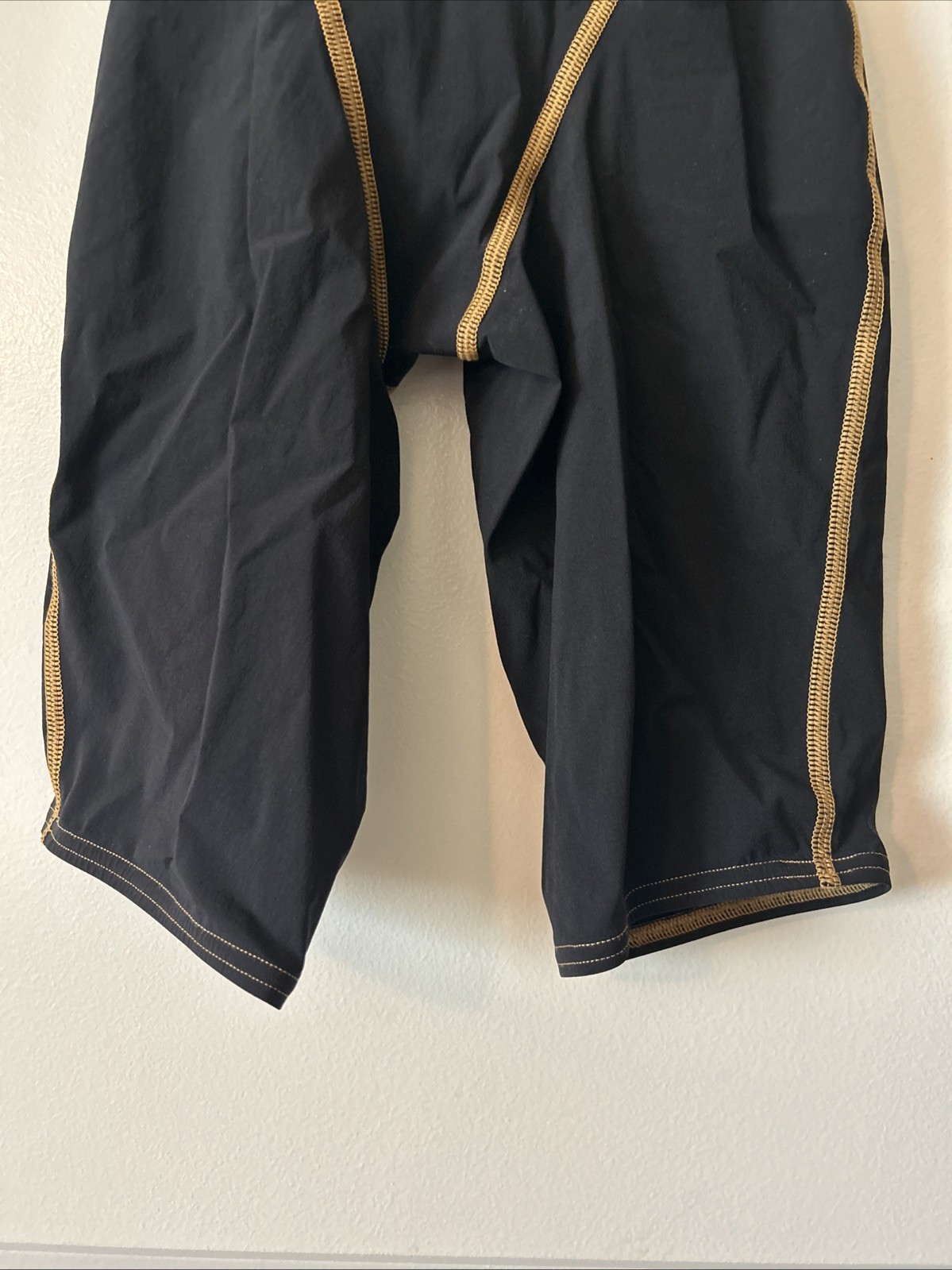 Speedo SIZE 23 – Lzr Racer Pro Recordbreaker Kneeskin Blk/Gold Trim – PRE-OWNED