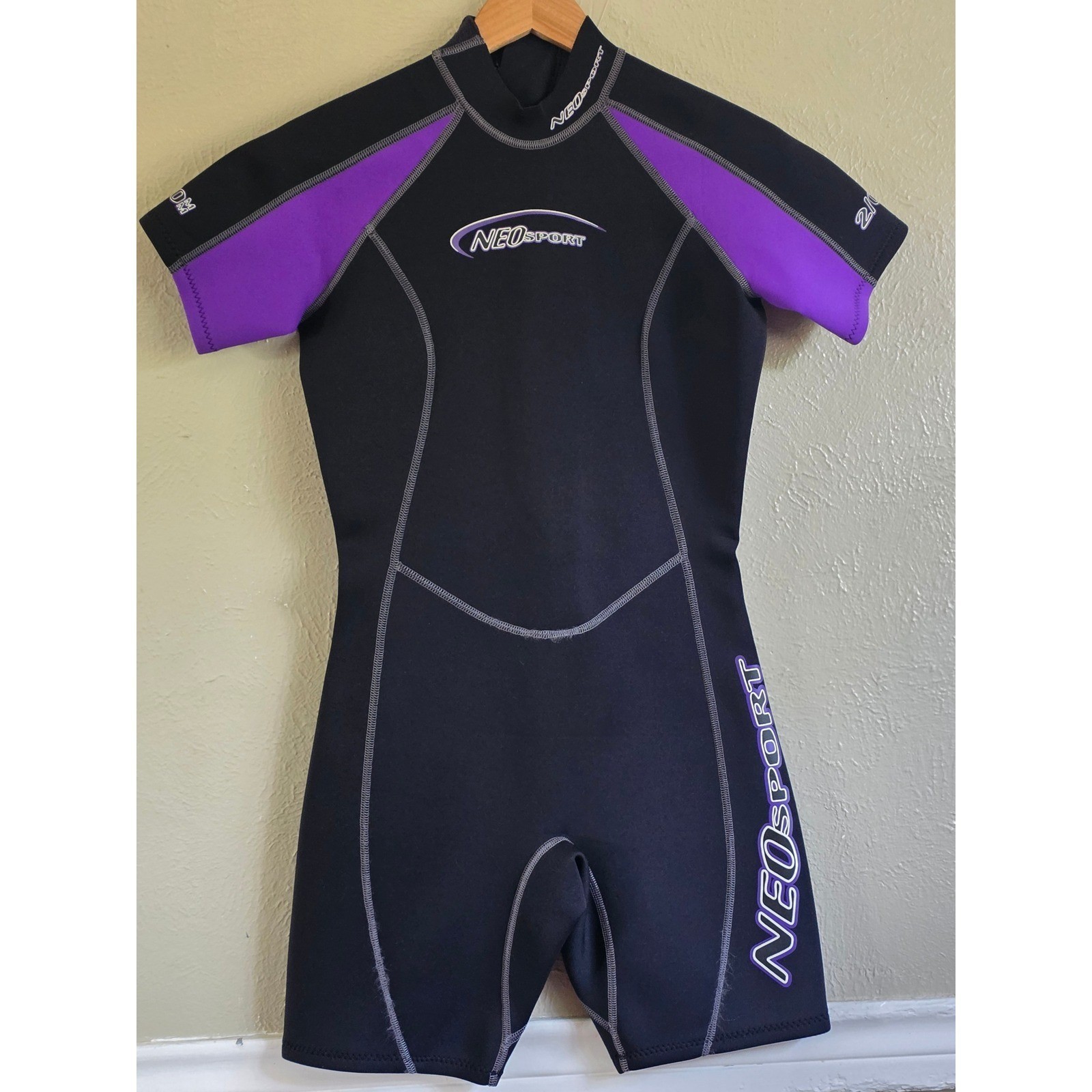 NeoSport Womens Shorty Wetsuit Sz 8 Black Purple 2mm Neoprene Scuba Surf Snorkel