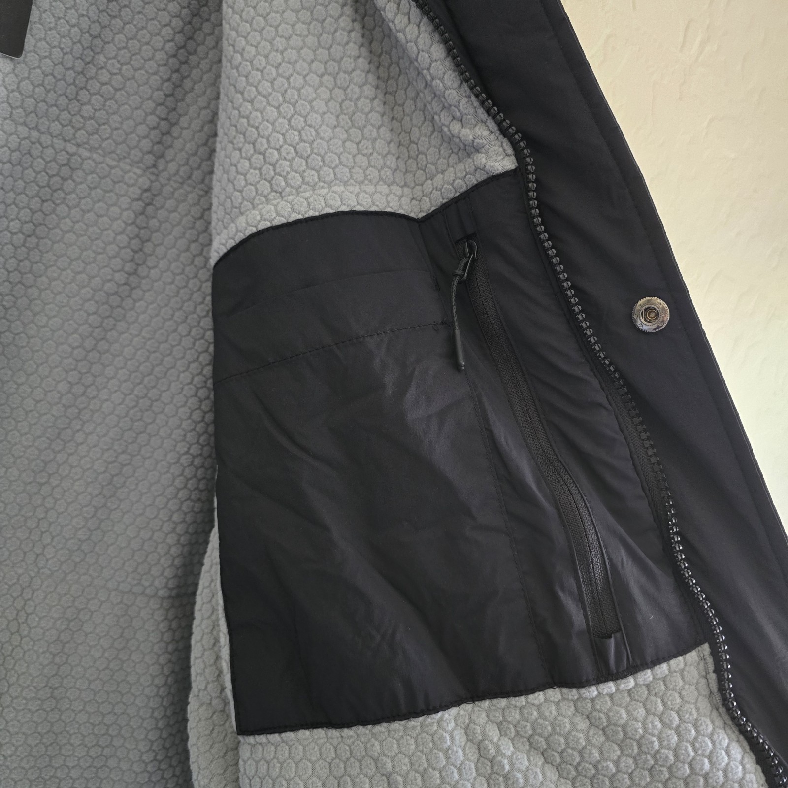 TYR Black Swim Tech Parka Coat with Hood Size Small Hydrosphere NWT