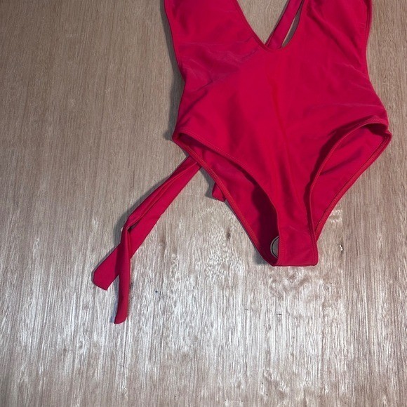 Magnolia Place Womens Red Deep V-Neck Wrap One Piece Swimsuit High Cut Leg L