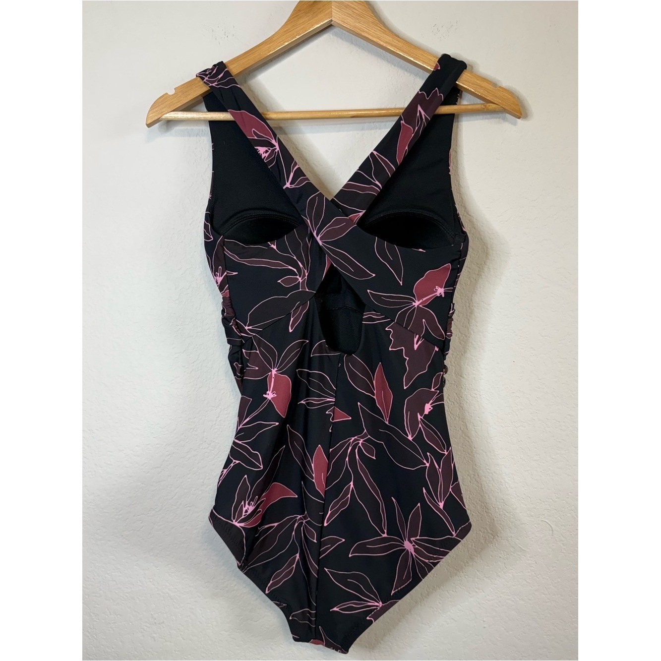 Eddie Bauer Black Pink Criss Cross Ruched Shaping Full Coverage Bathing Suit SML