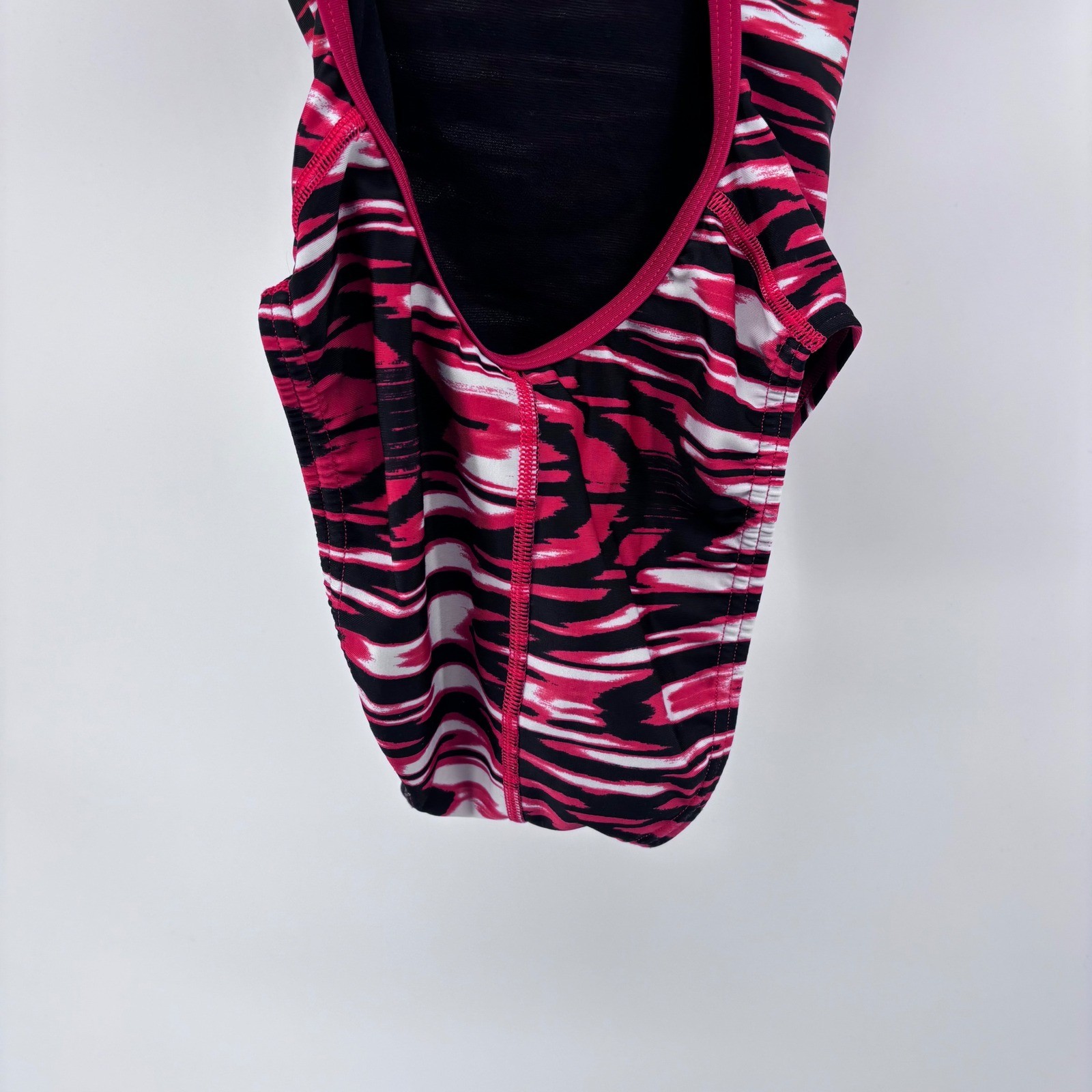 Speedo Swimsuit Womens One Piece Red Black White Tiger Print Training size 28
