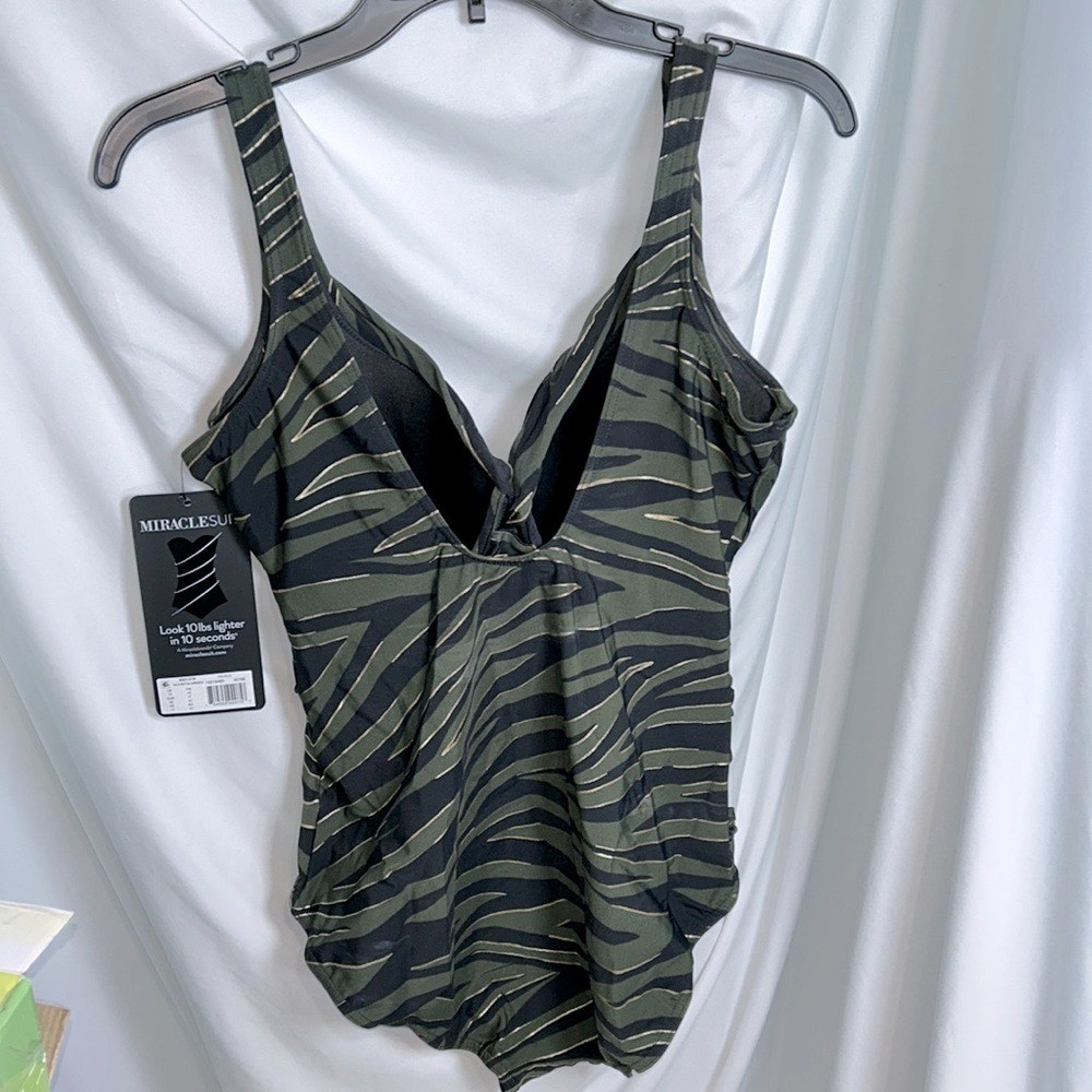 Miraclesuit Revele 1 piece Swimsuit – 16 – New 🏝️