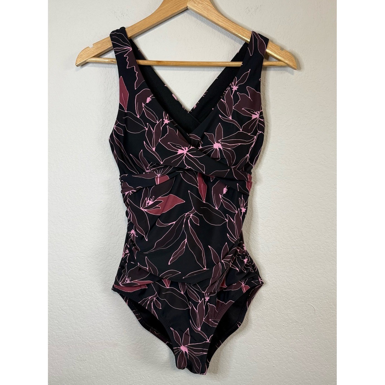 Eddie Bauer Black Pink Criss Cross Ruched Shaping Full Coverage Bathing Suit SML