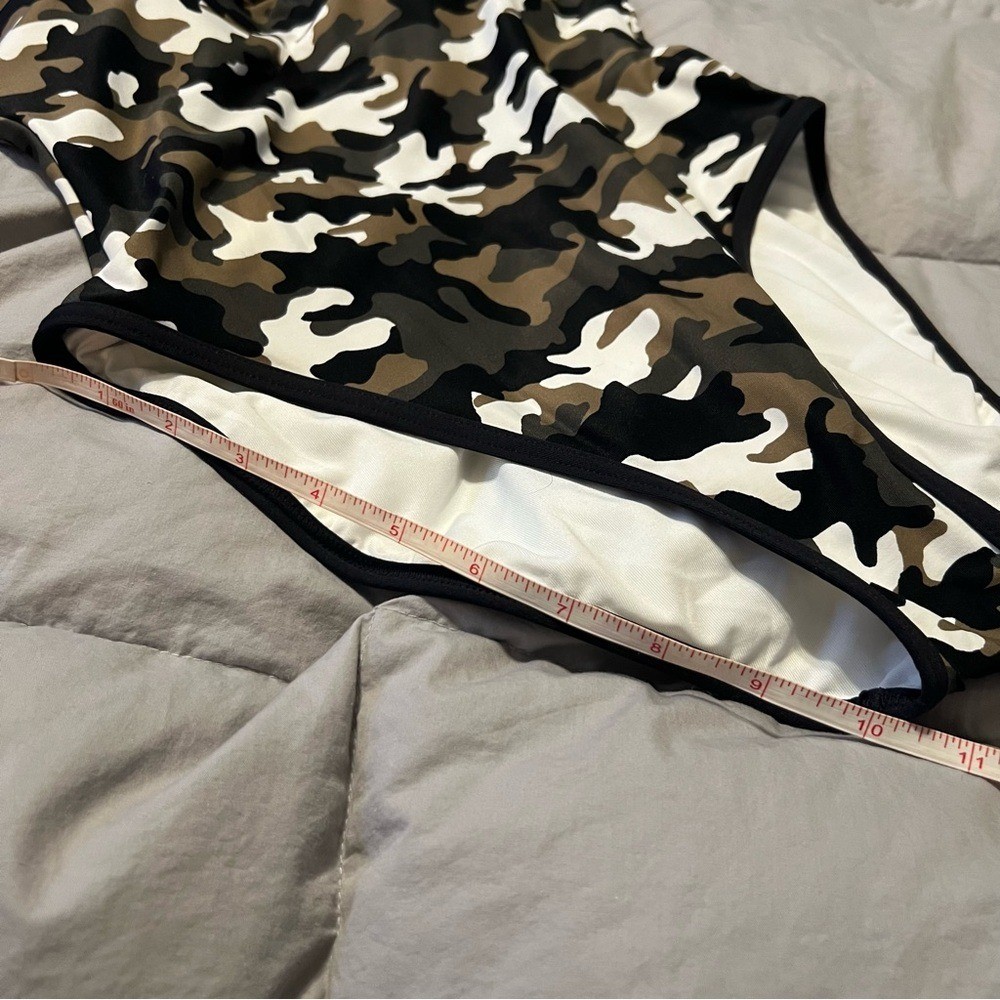 Michael Kors Swimsuit One Piece Camo Print Scoop Back Size 10 Green Black White