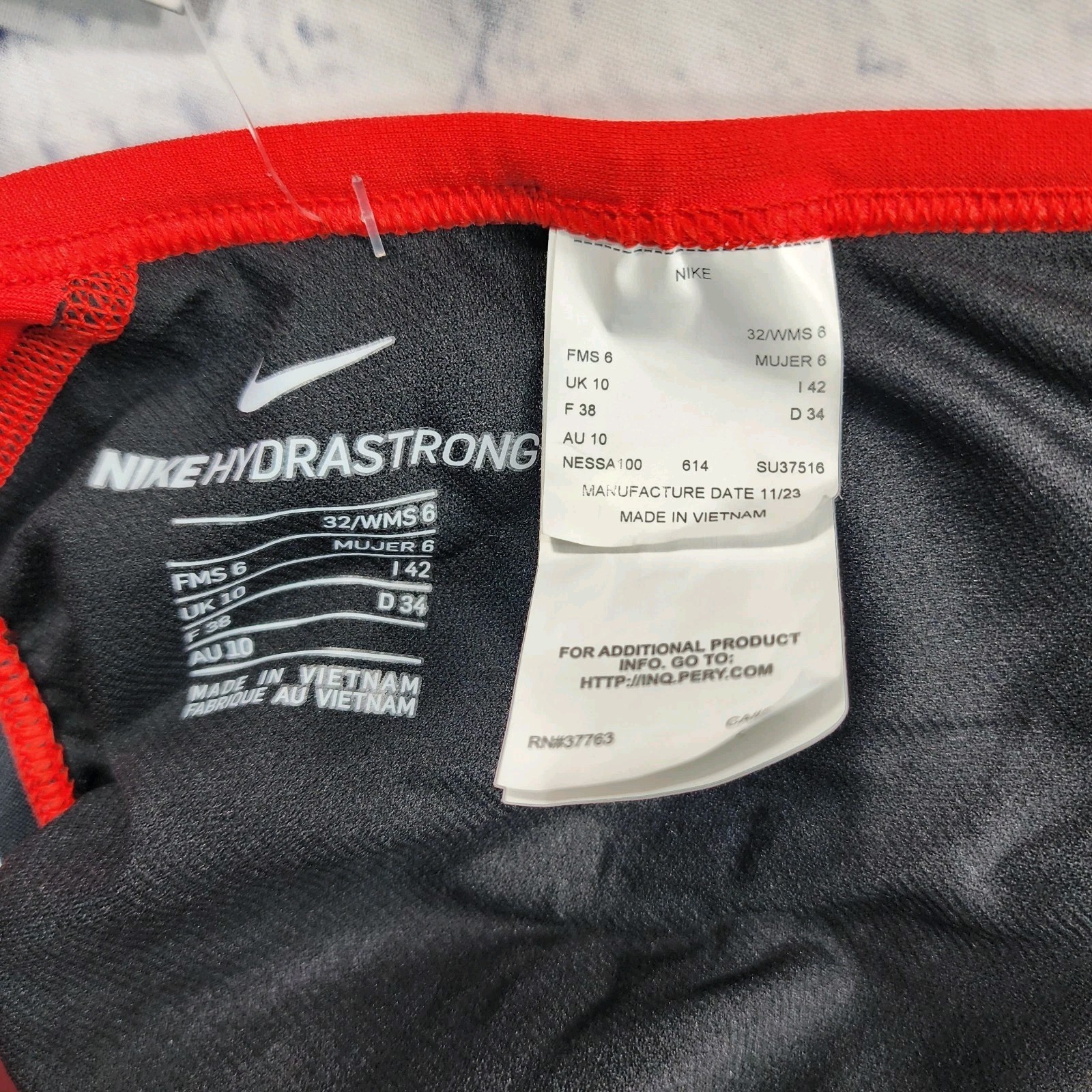 Nike Swimsuit WOMENS SIZE 32 Vex Racerback One Piece Colorblock Black Red Swim